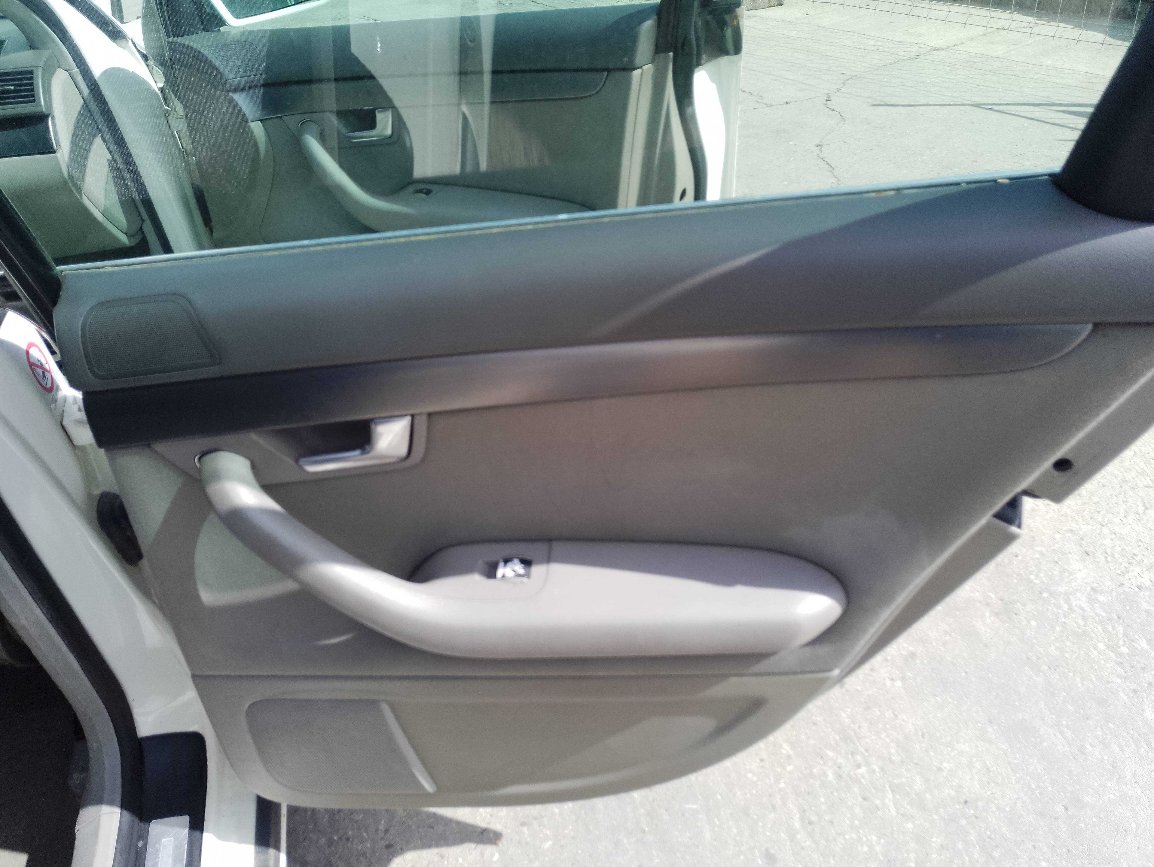Recambio de guarnecido puerta trasera derecha para audi a4 avant (8e) 2.0 tdi referencia OEM IAM   