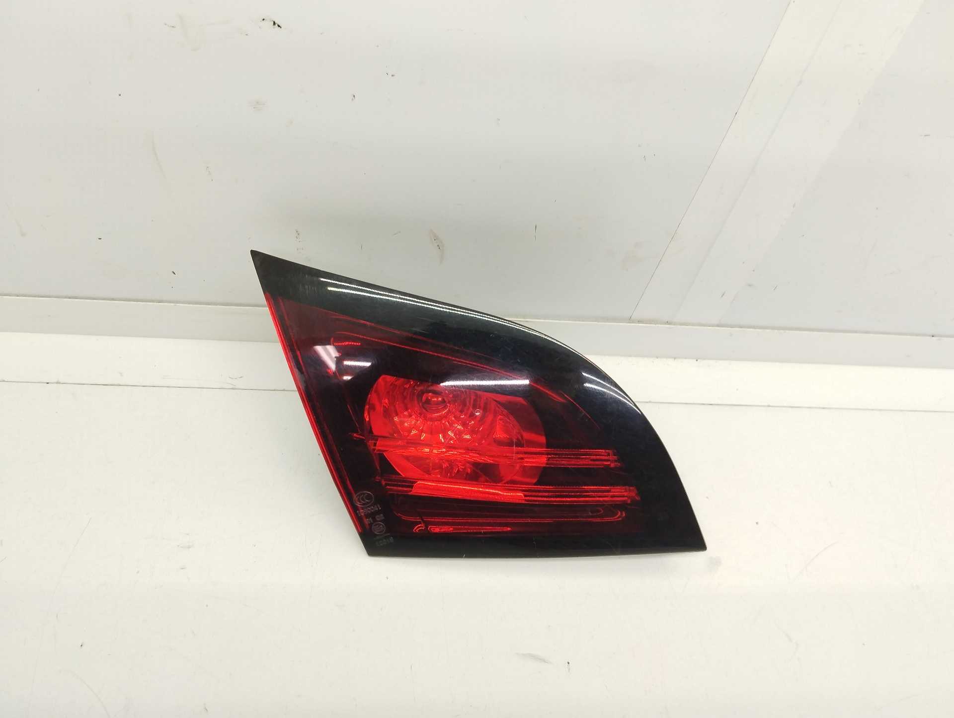 Recambio de piloto porton trasero izquierdo para ds 4 basis referencia OEM IAM 9671092880  