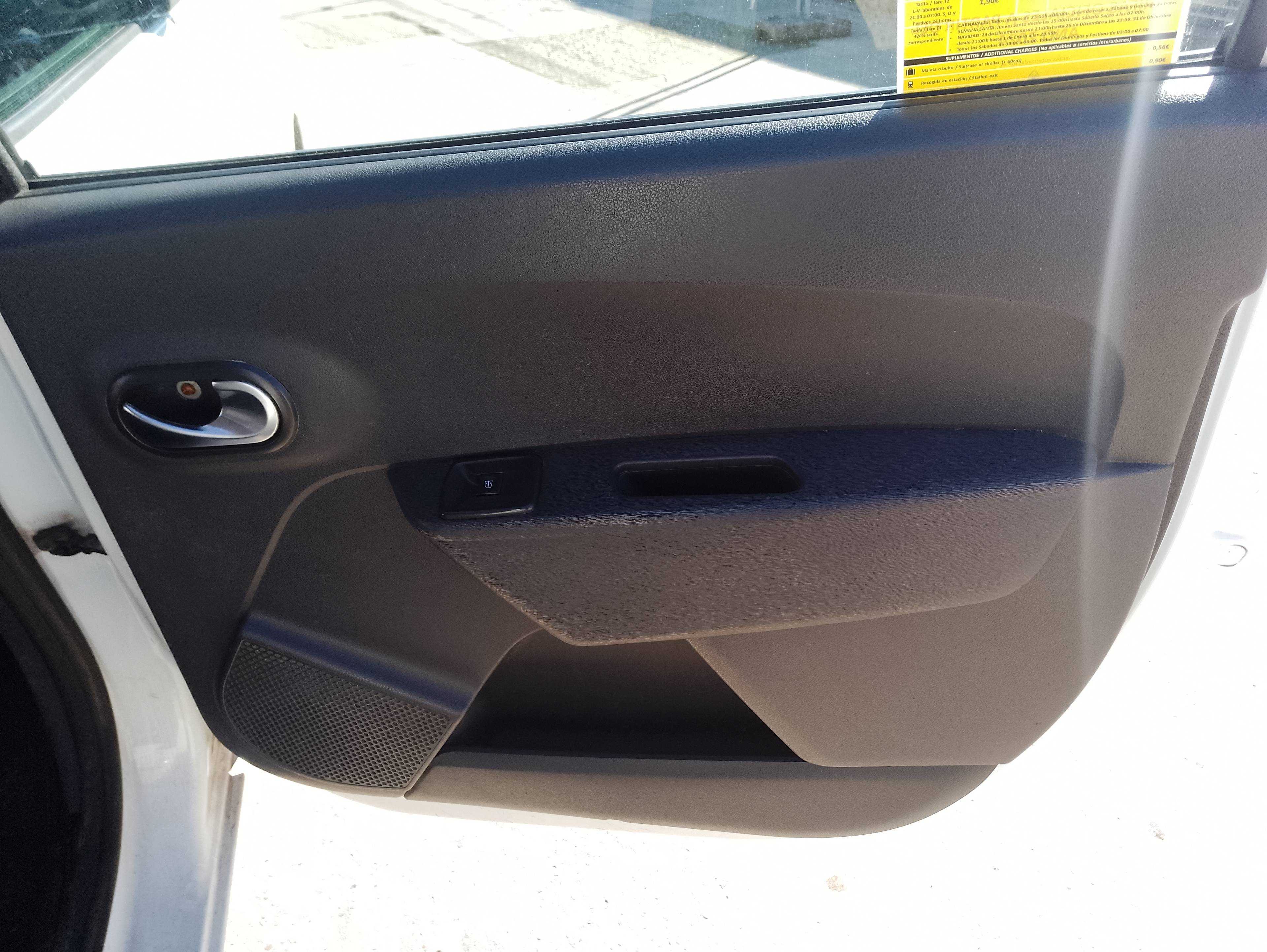 Recambio de guarnecido puerta trasera derecha para dacia lodgy comfort referencia OEM IAM   