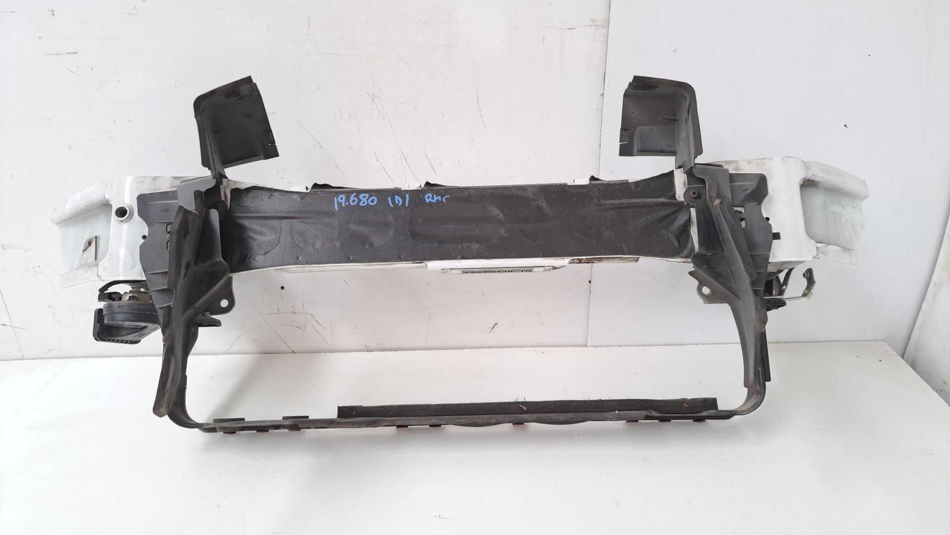 Recambio de refuerzo paragolpes delantero para ford focus lim. black&red referencia OEM IAM 1859725 f00172803 