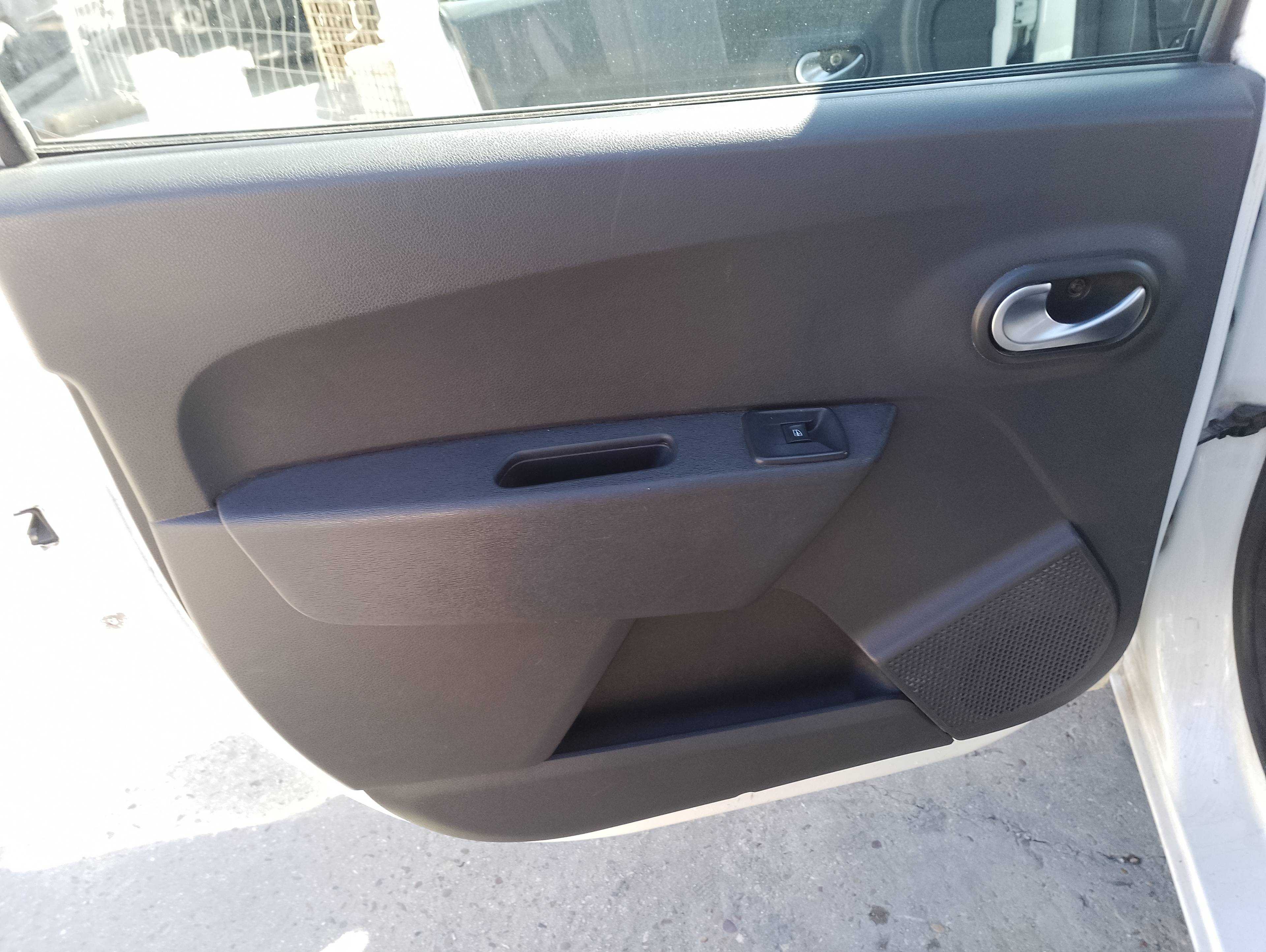 Recambio de guarnecido puerta trasera izquierda para dacia lodgy comfort referencia OEM IAM   