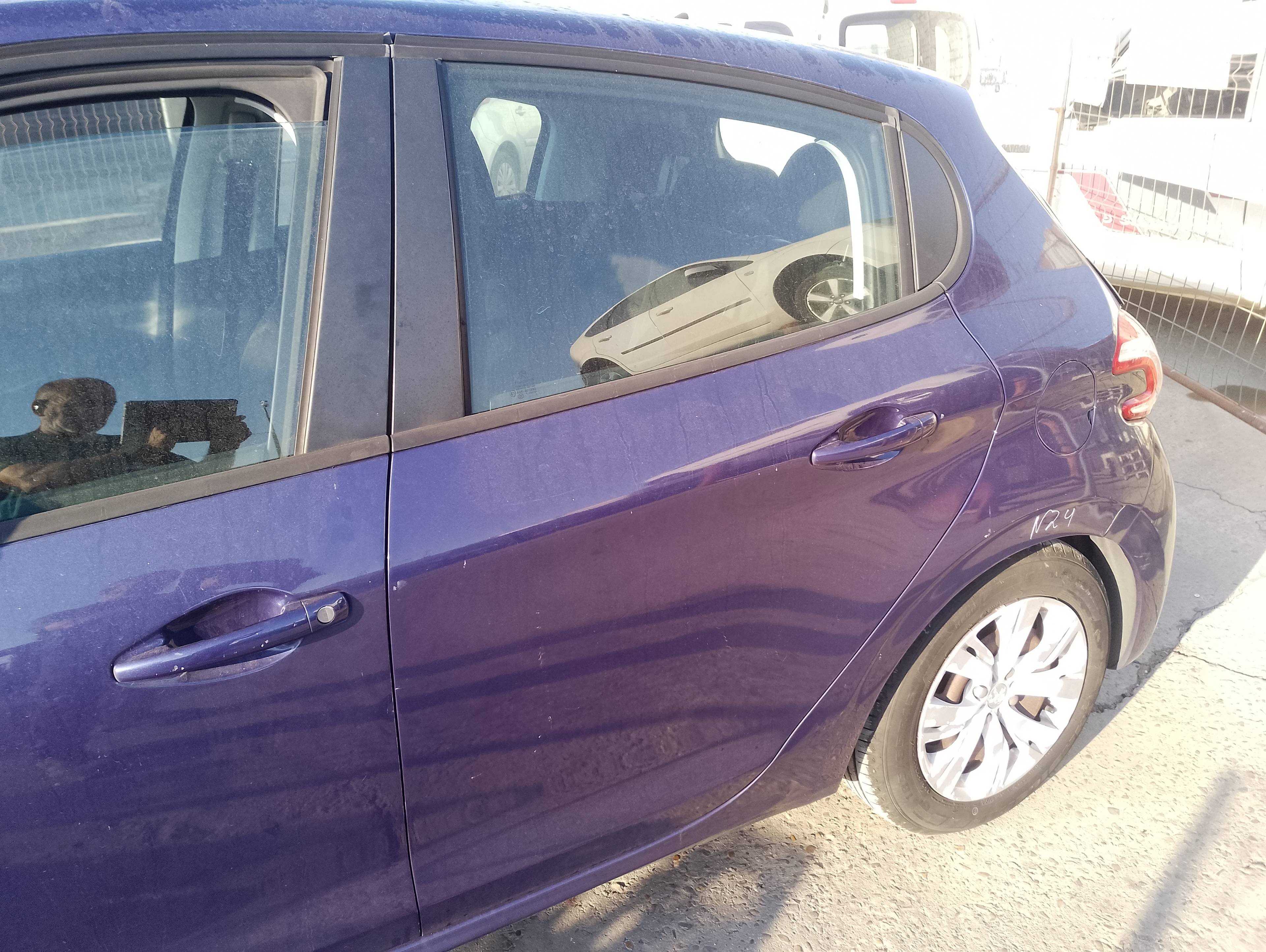 Recambio de puerta trasera izquierda para peugeot 208 access referencia OEM IAM   
