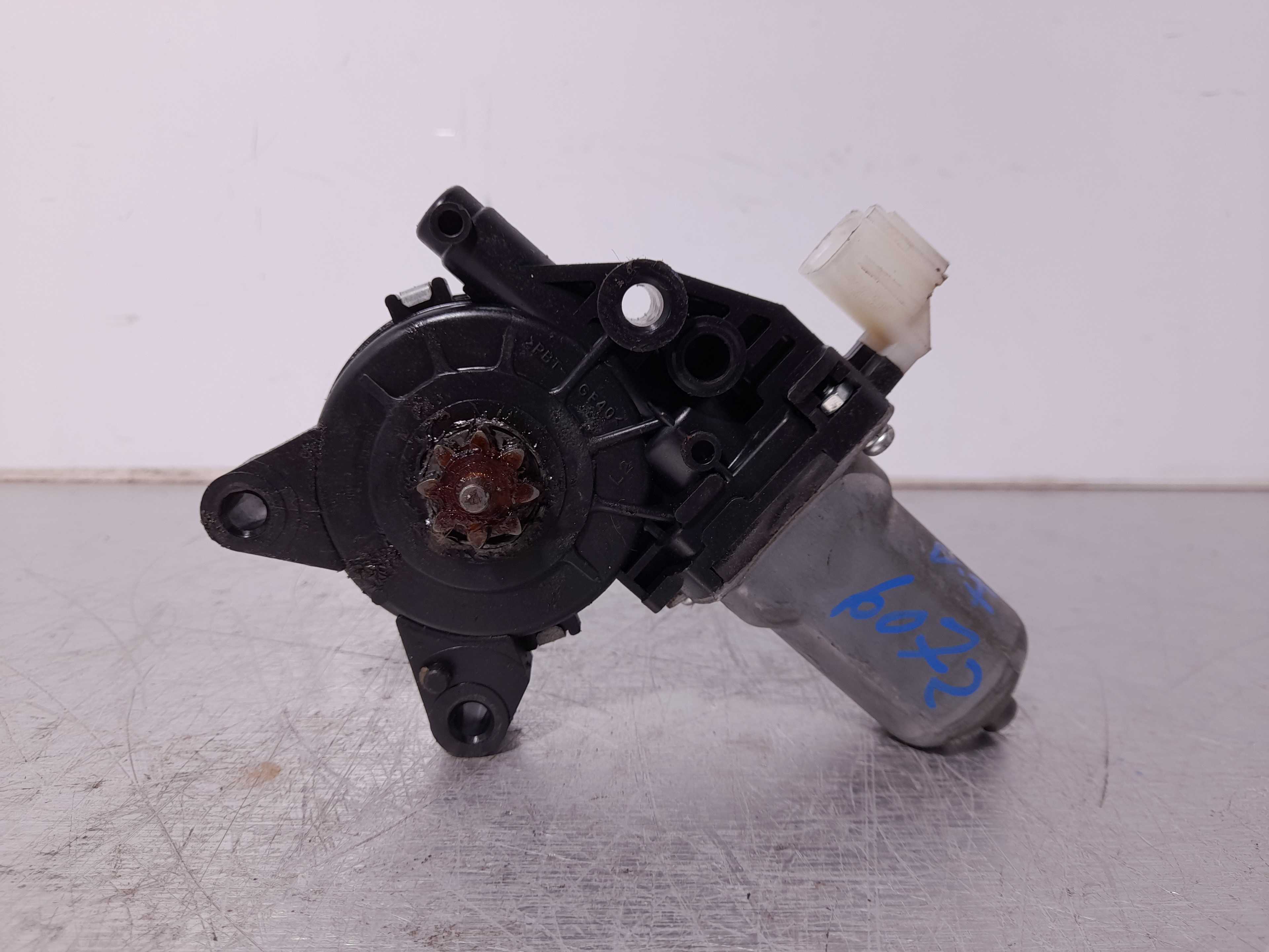 Recambio de motor elevalunas trasero izquierdo para kia soul 1.6 cat referencia OEM IAM 824501M000 DENSO 