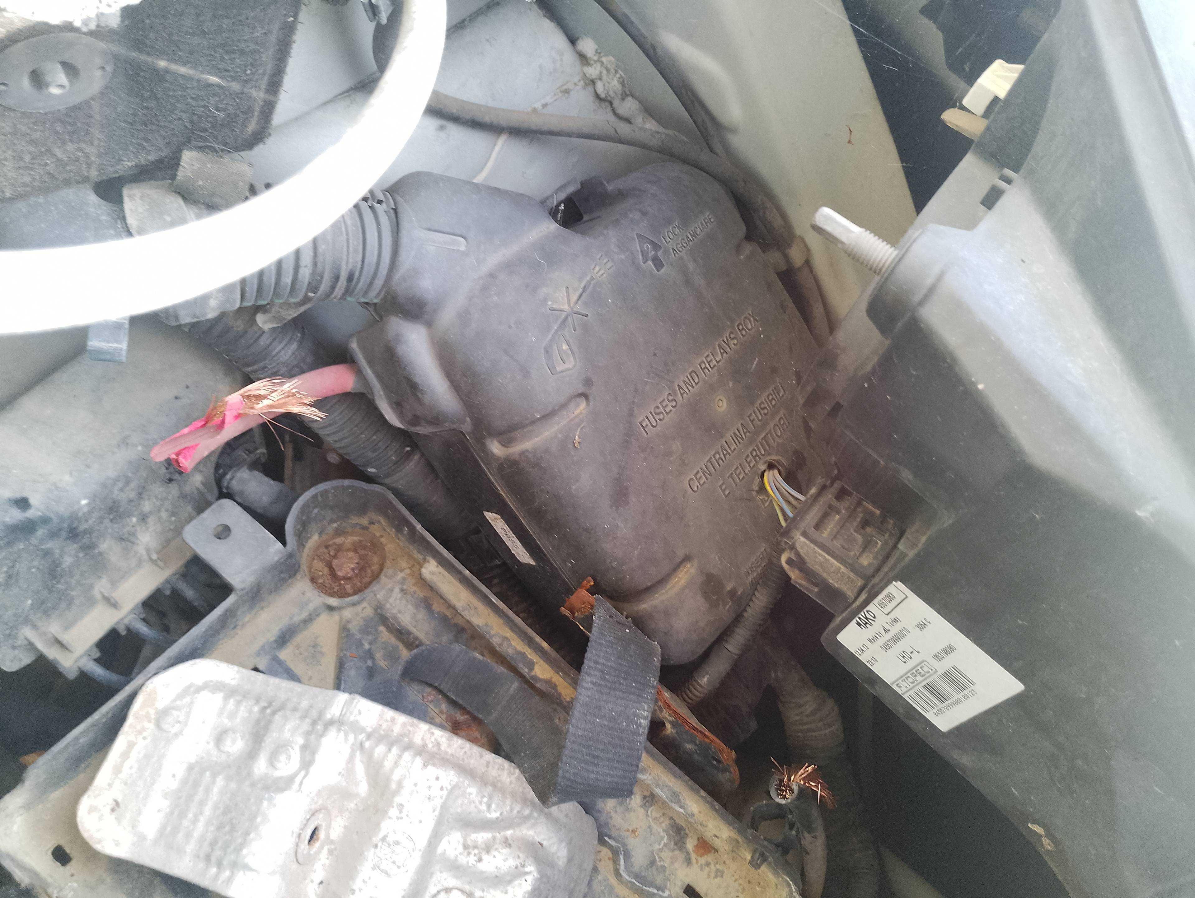 Recambio de caja reles / fusibles para fiat fiorino básico referencia OEM IAM   