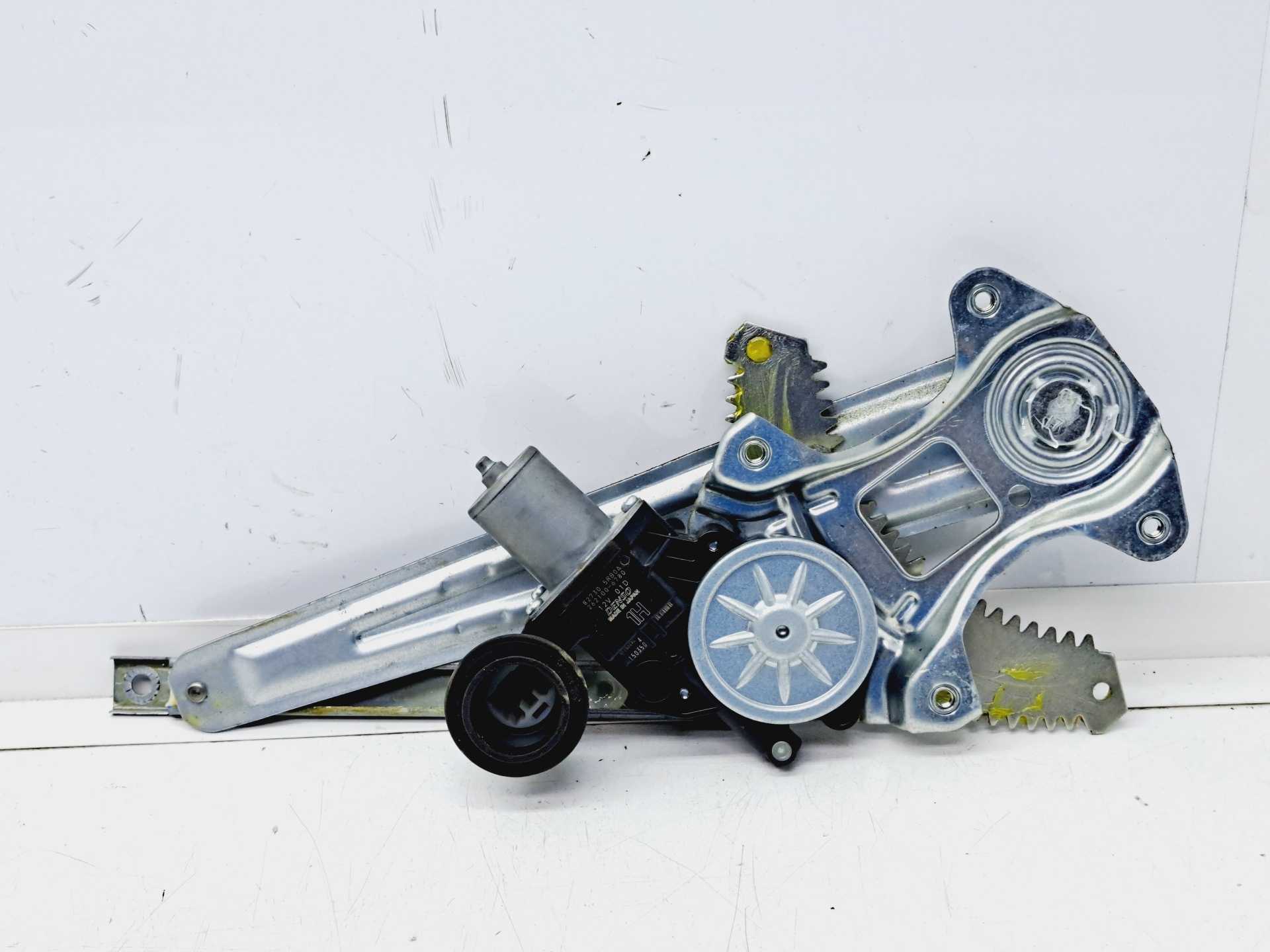 Recambio de elevalunas trasero izquierdo para nissan micra v (k14) acenta referencia OEM IAM 827305RB0A 2621006780 DENSO