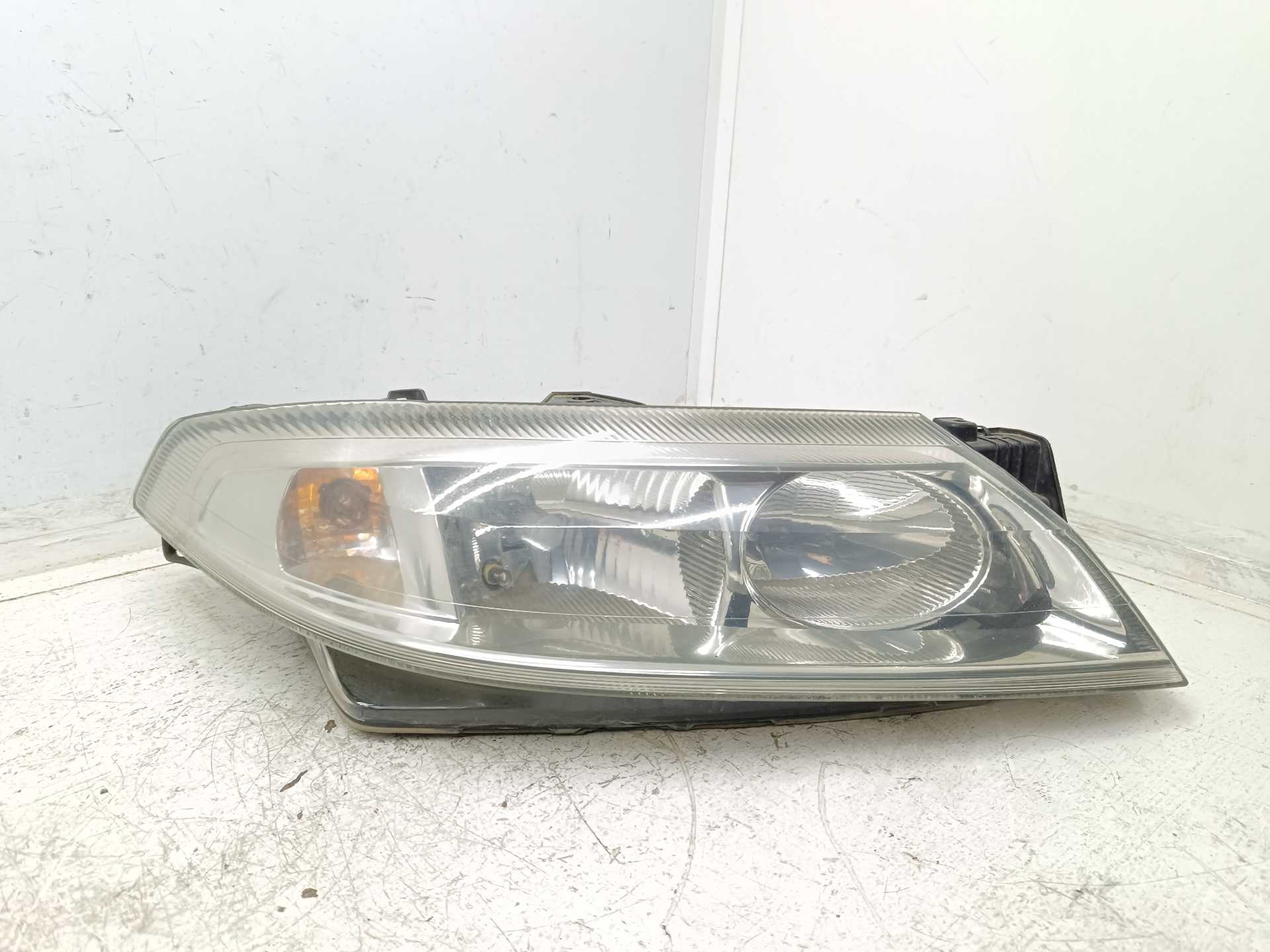 Recambio de faro derecho para renault laguna ii (bg0) confort authentique referencia OEM IAM 8200002847  