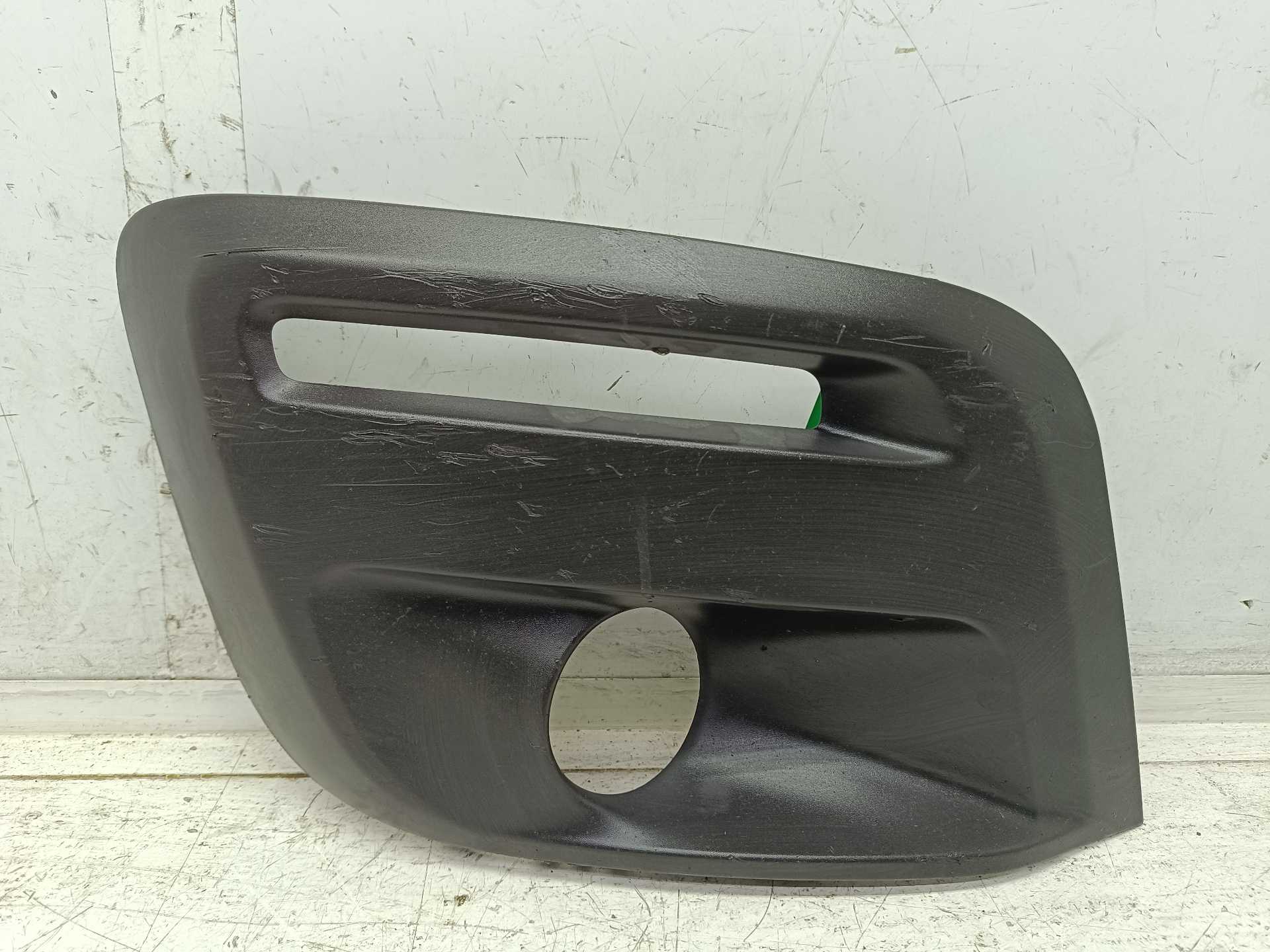 Recambio de rejilla paragolpes derecha para peugeot partner kasten l1 confort pack referencia OEM IAM 9810965877  