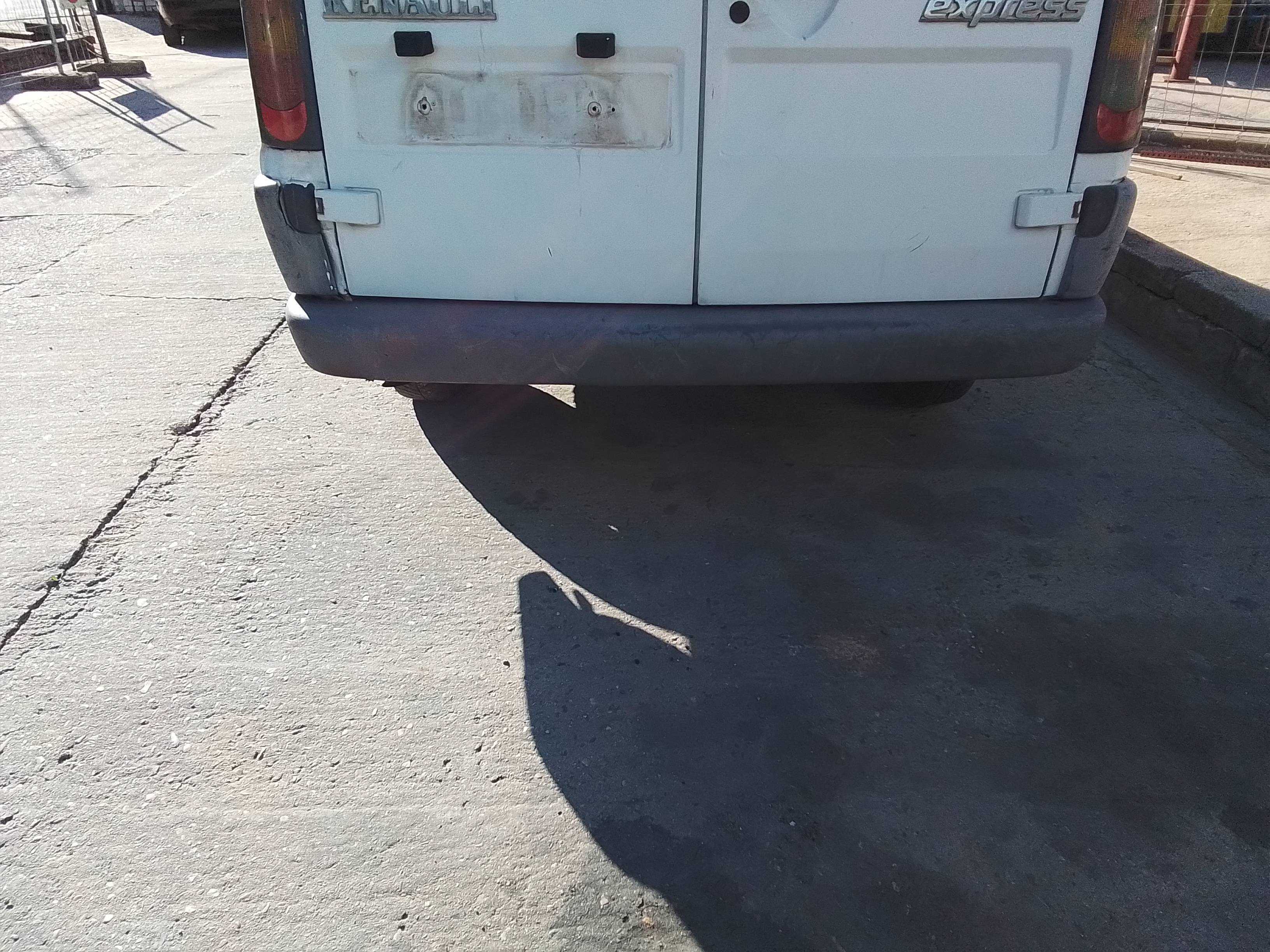 Recambio de paragolpes trasero para renault express 1.9 d referencia OEM IAM   