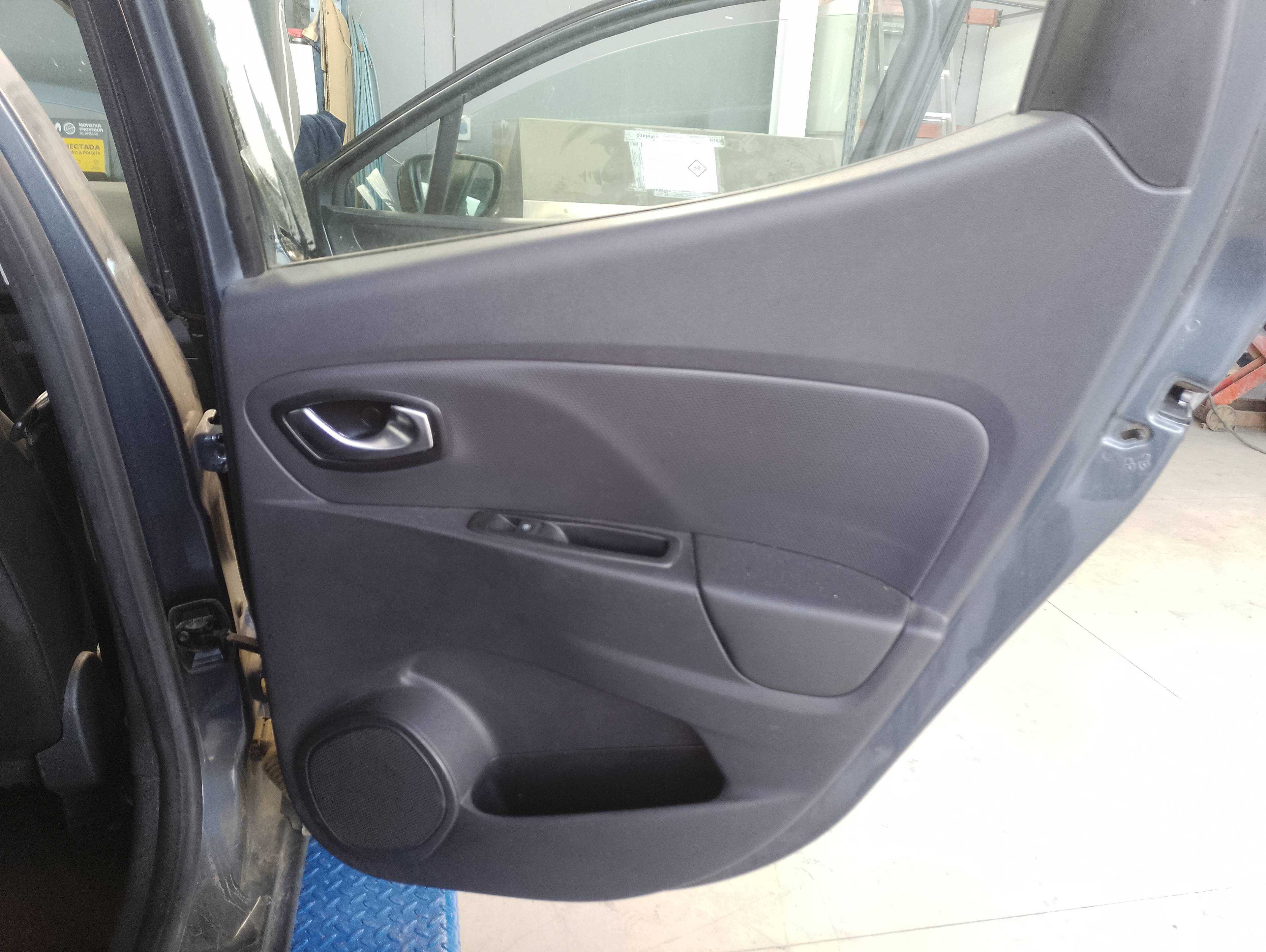 Recambio de guarnecido puerta trasera derecha para renault clio iv 1.0 tce referencia OEM IAM   
