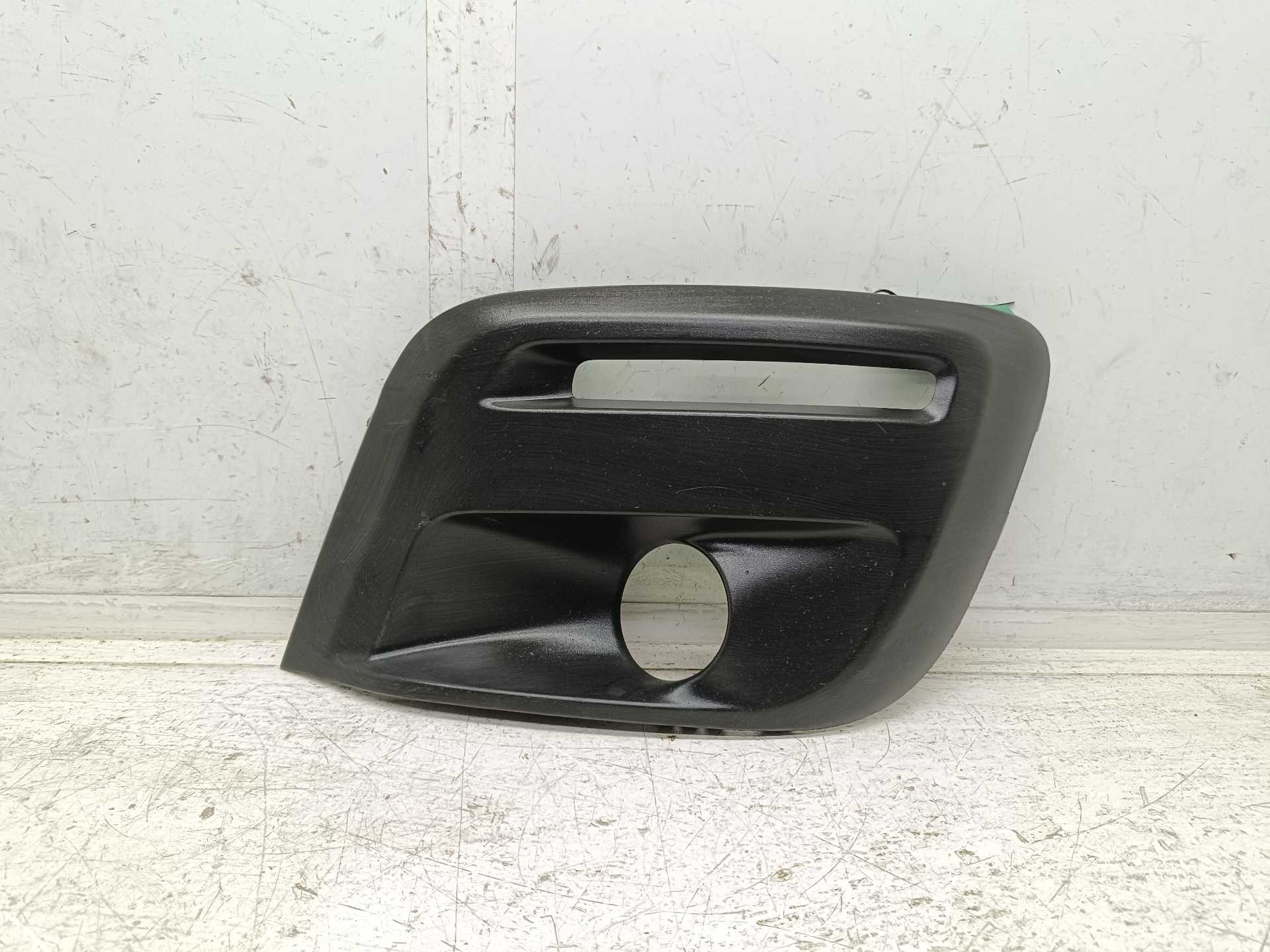 Recambio de rejilla paragolpes izquierda para peugeot partner kasten l1 confort pack referencia OEM IAM 9810965977  