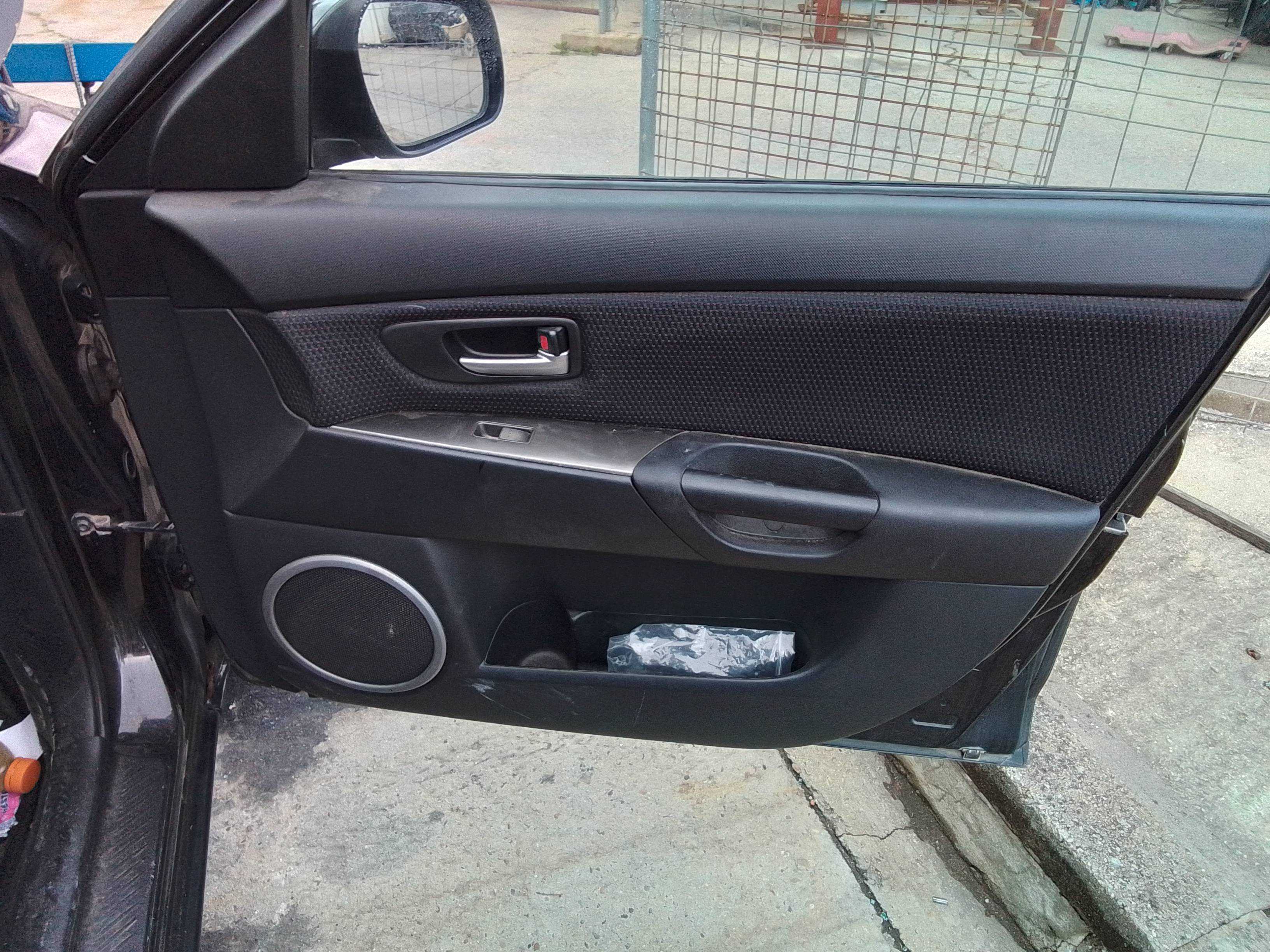 Recambio de guarnecido puerta delantera derecha para mazda 3 berlina (bk) 1.6 vvt active referencia OEM IAM   