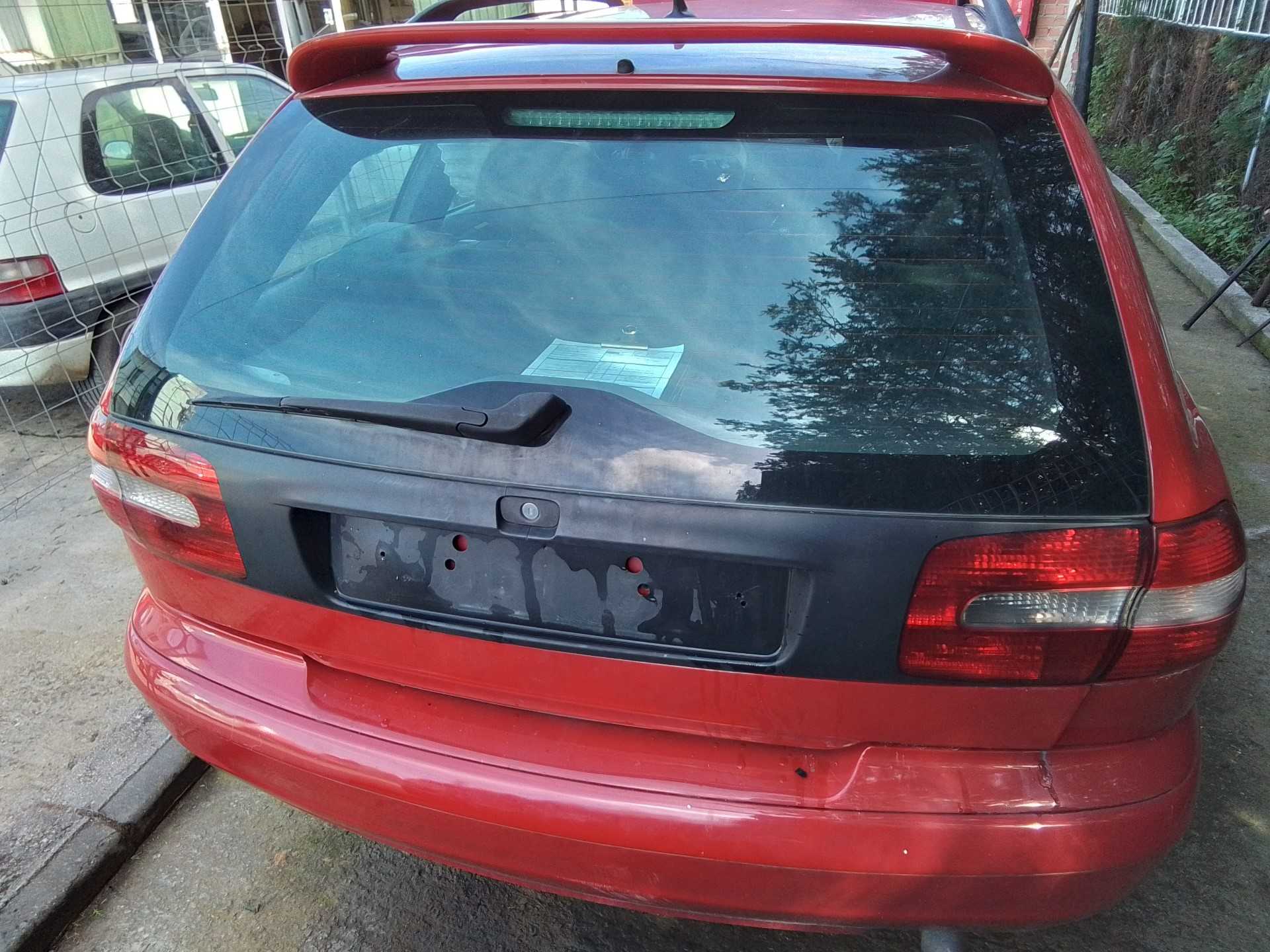 Recambio de porton trasero para volvo v40 familiar 1.9 d referencia OEM IAM   