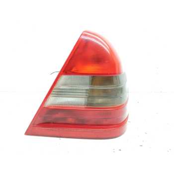 PILOTO TRASERO DERECHO 2028201064R 3301520510 
