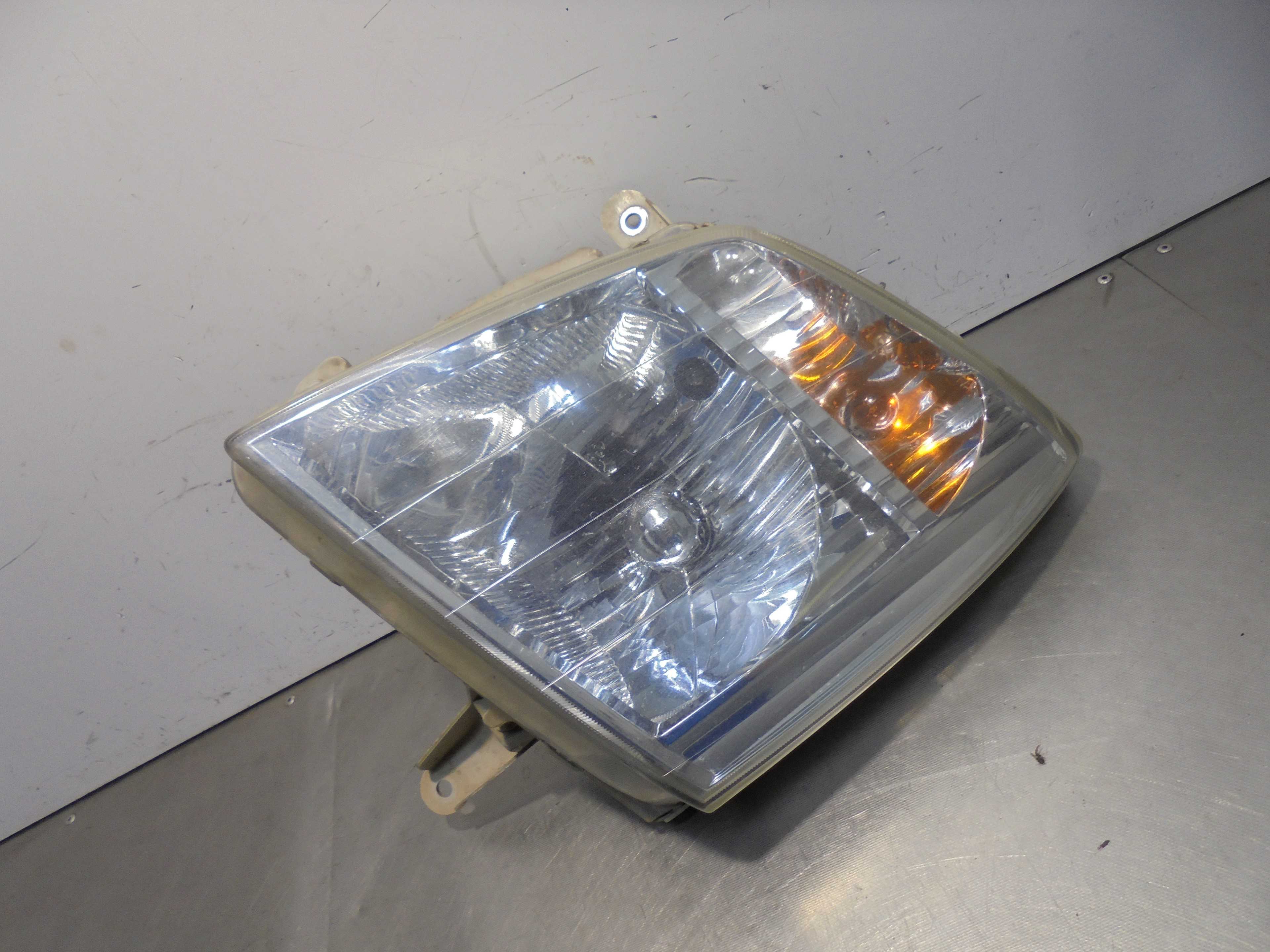 Recambio de faro izquierdo para isuzu d-max crew cab 4wd referencia OEM IAM   