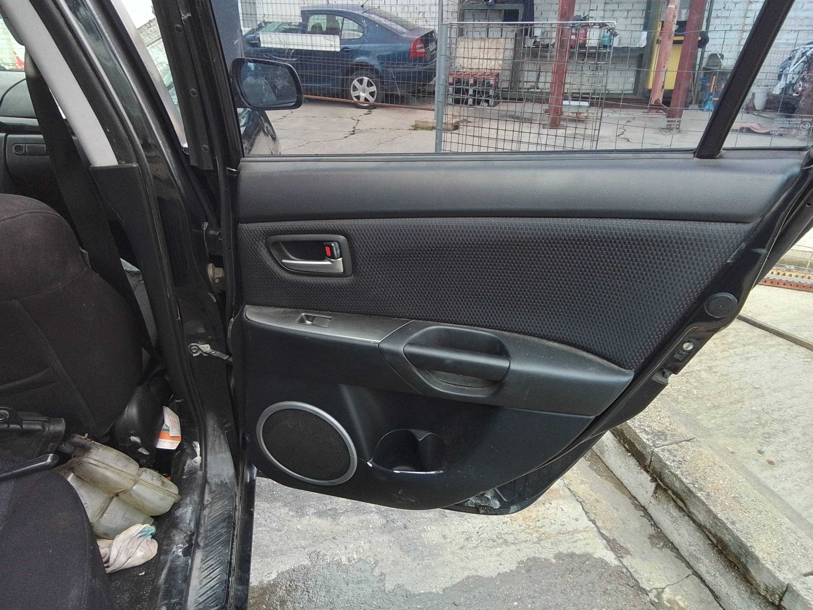 Recambio de guarnecido puerta trasera derecha para mazda 3 berlina (bk) 1.6 vvt active referencia OEM IAM   