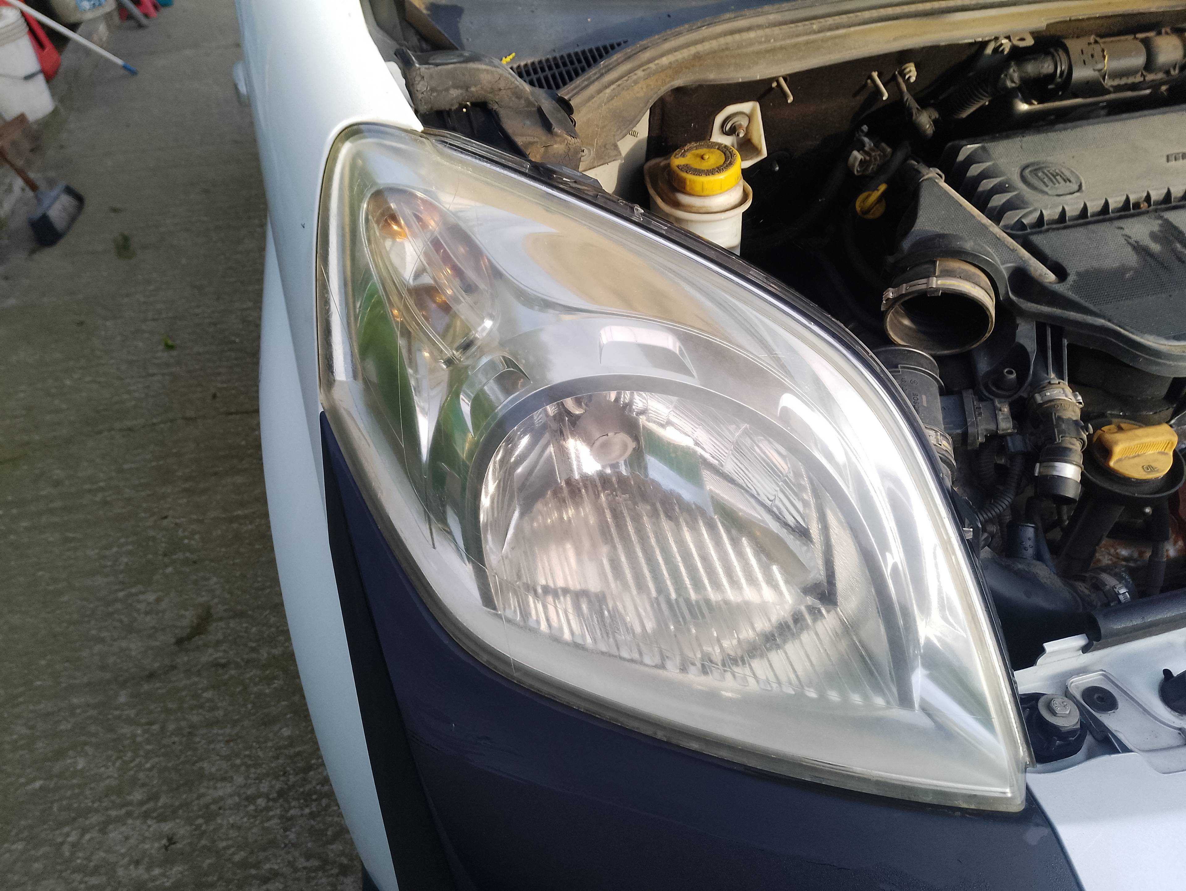 Recambio de faro derecho para fiat fiorino básico referencia OEM IAM   