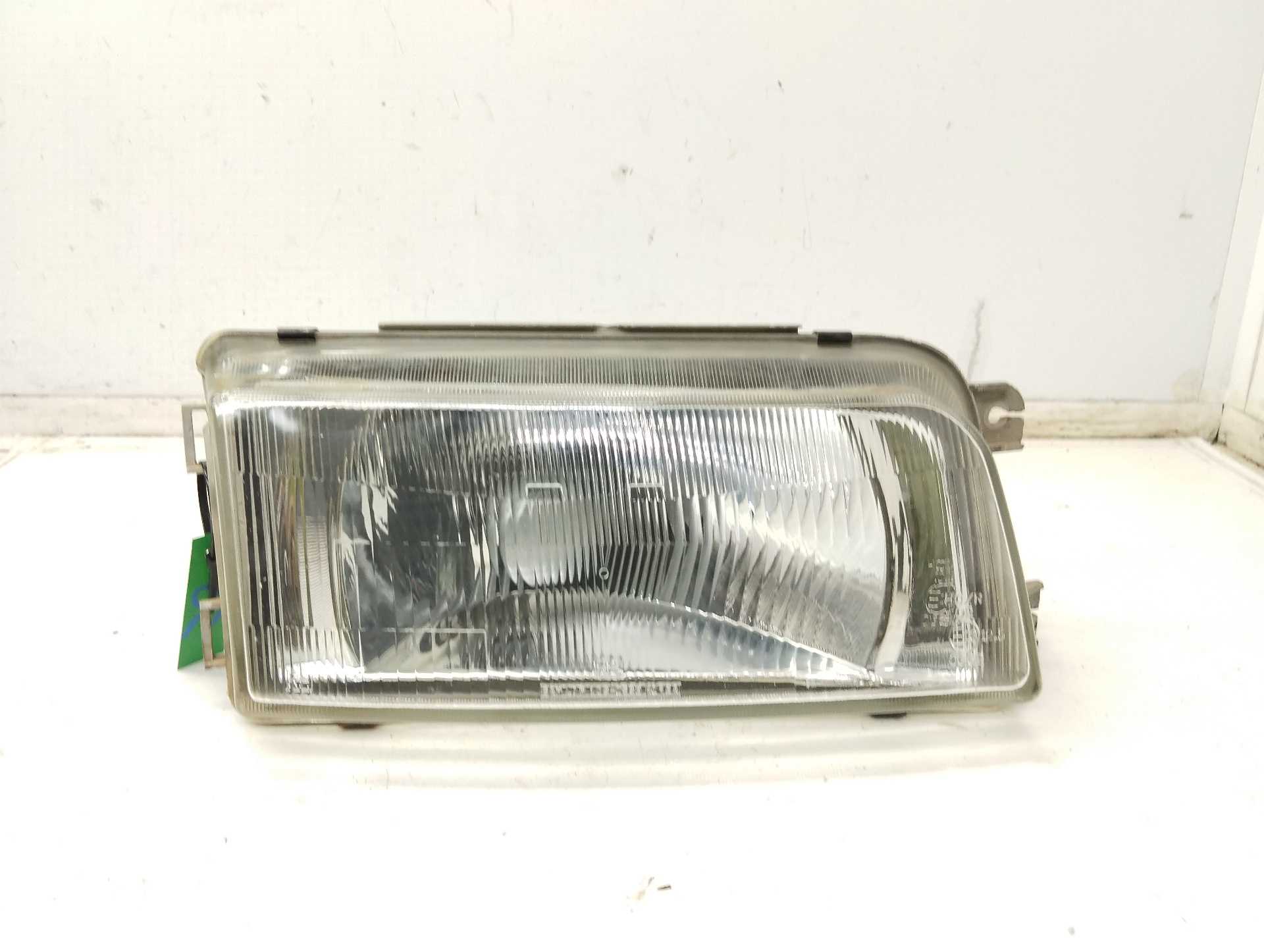 Recambio de faro derecho para hyundai galloper santamo santamo referencia OEM IAM E131250362  