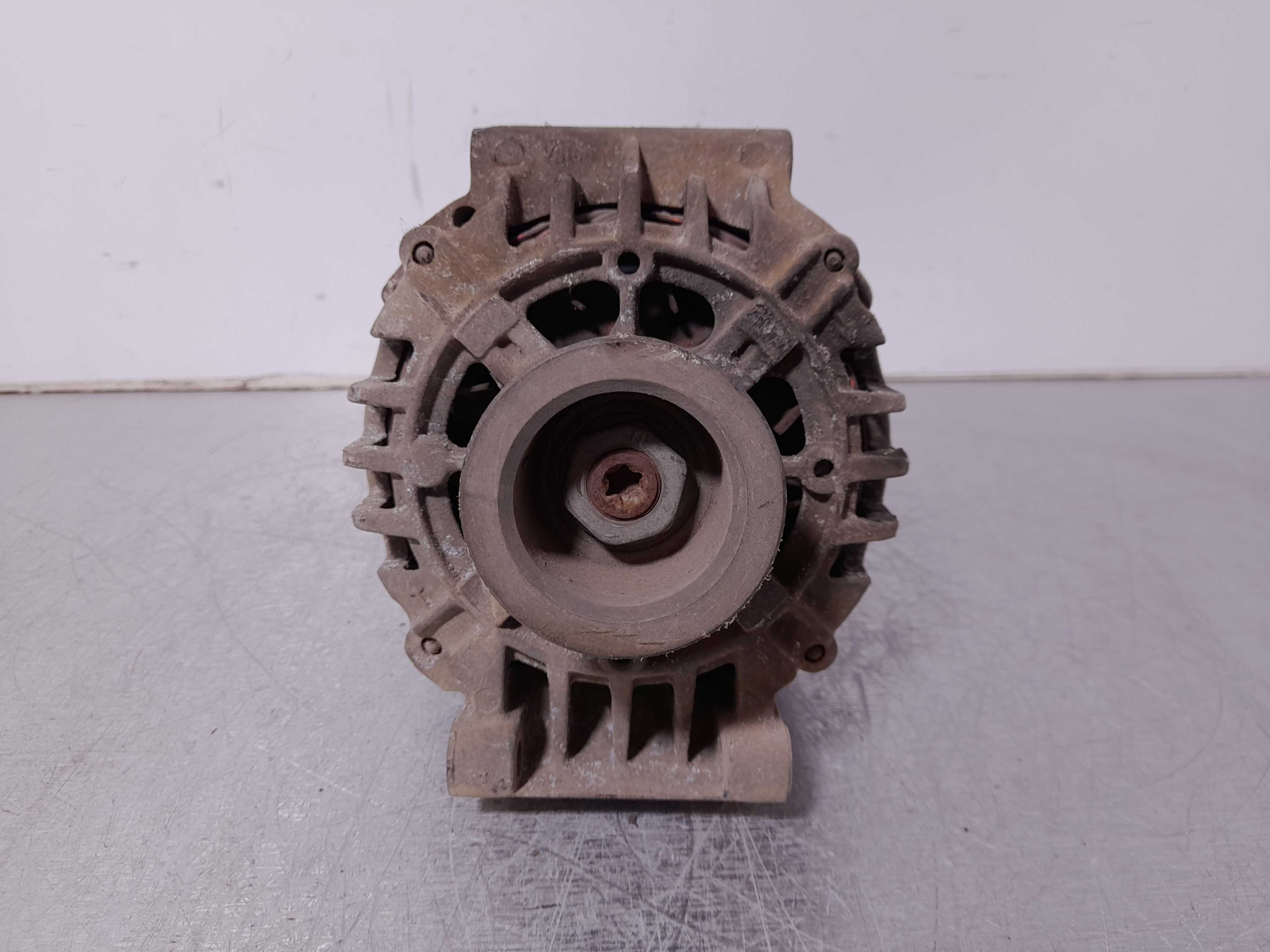 Recambio de alternador para renault scenic (ja..) 2.0 16v dynamique referencia OEM IAM 8200030635 VALEO 95A