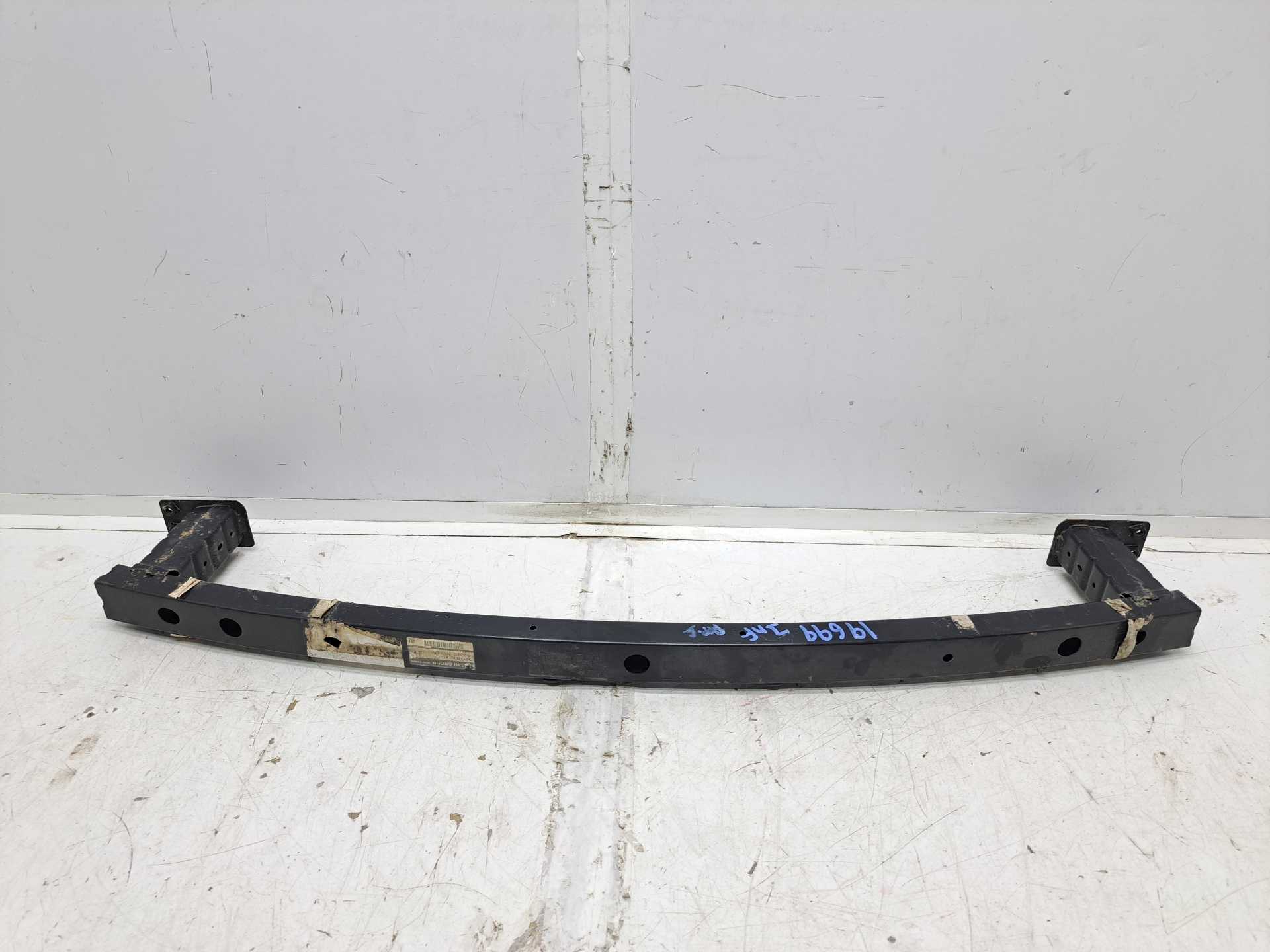 Recambio de travesaño inferior para nissan qashqai (j11) n-style referencia OEM IAM 62030HV81A  
