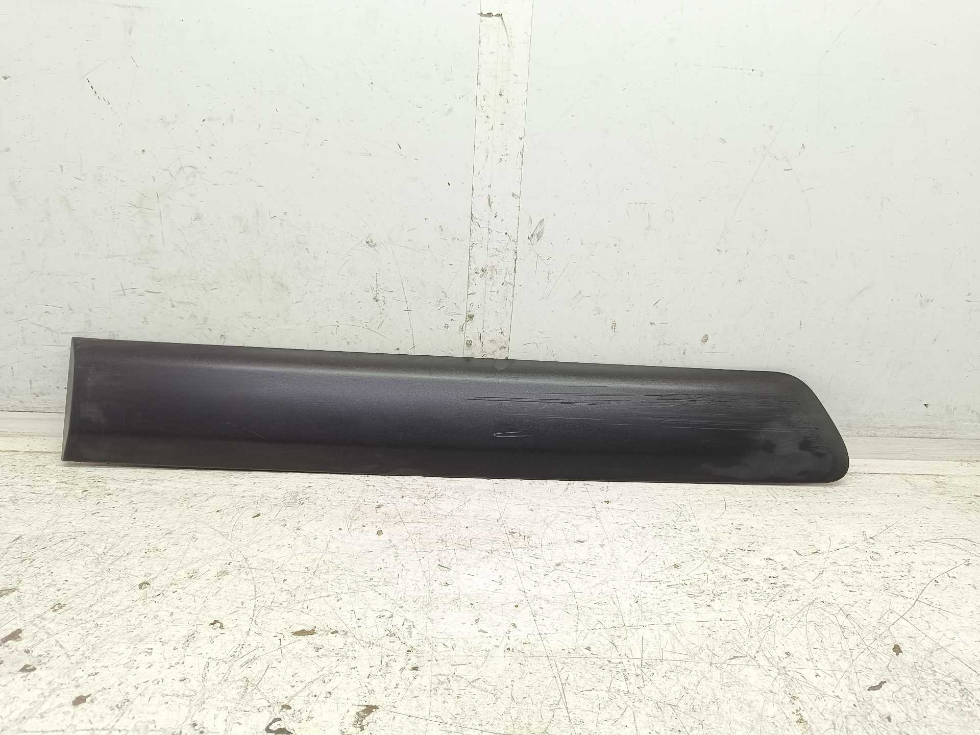 Recambio de moldura para peugeot partner kasten l1 confort pack referencia OEM IAM 9681644777  
