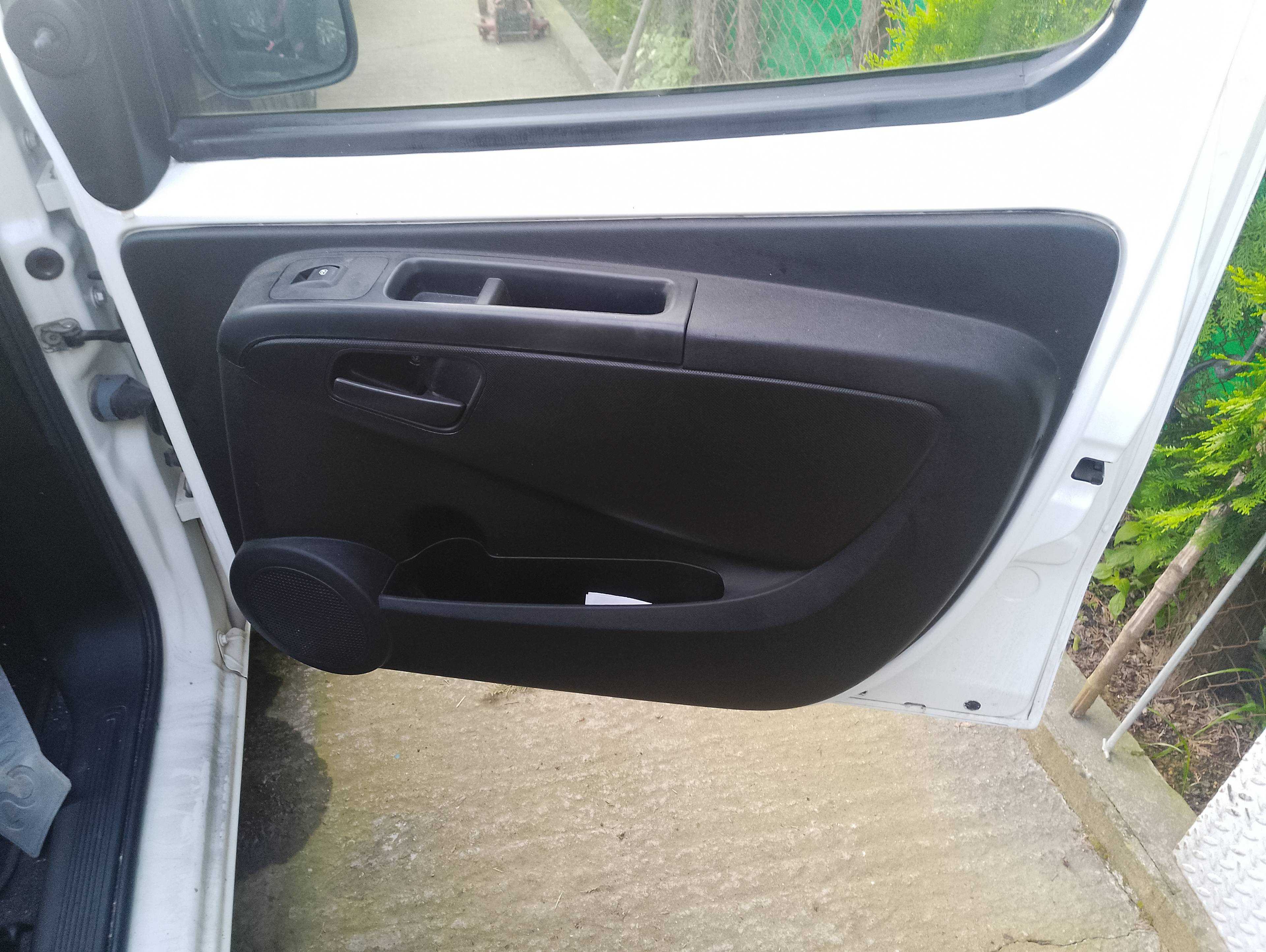 Recambio de guarnecido puerta delantera derecha para fiat fiorino básico referencia OEM IAM   