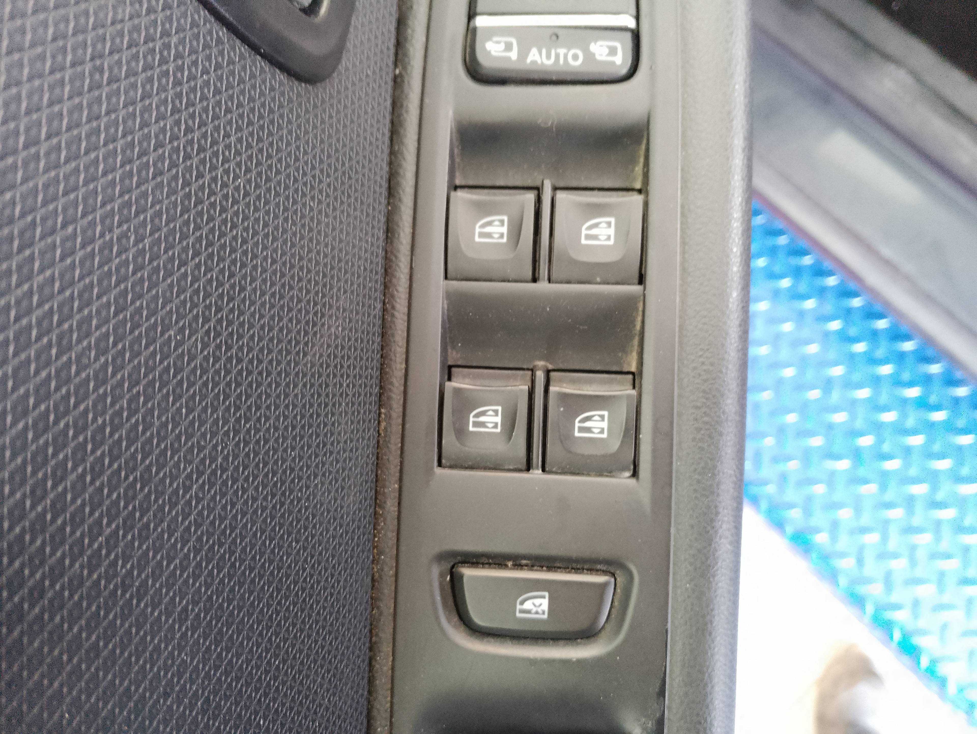 Recambio de mando elevalunas delantero izquierdo para renault clio iv 1.0 tce referencia OEM IAM   