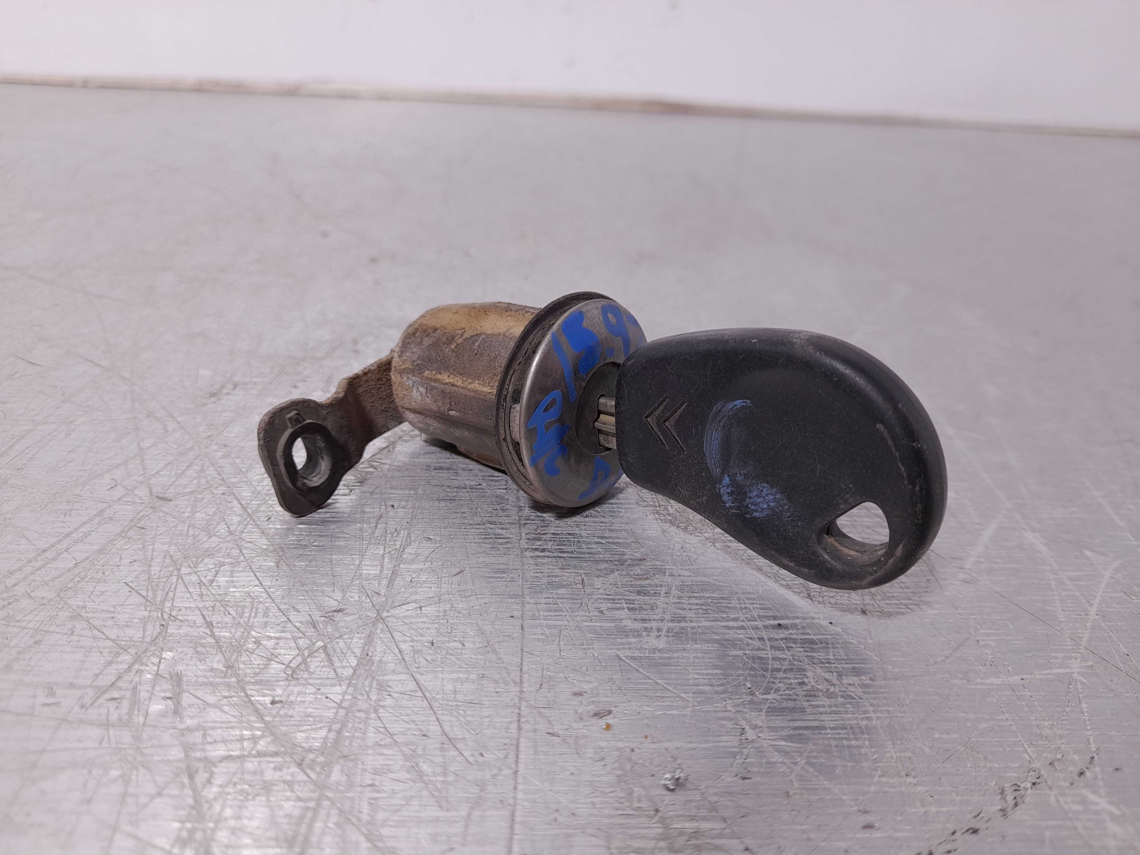 Recambio de bombin puerta delantera derecha para citroën xsara berlina 2.0 hdi 66kw premier referencia OEM IAM   