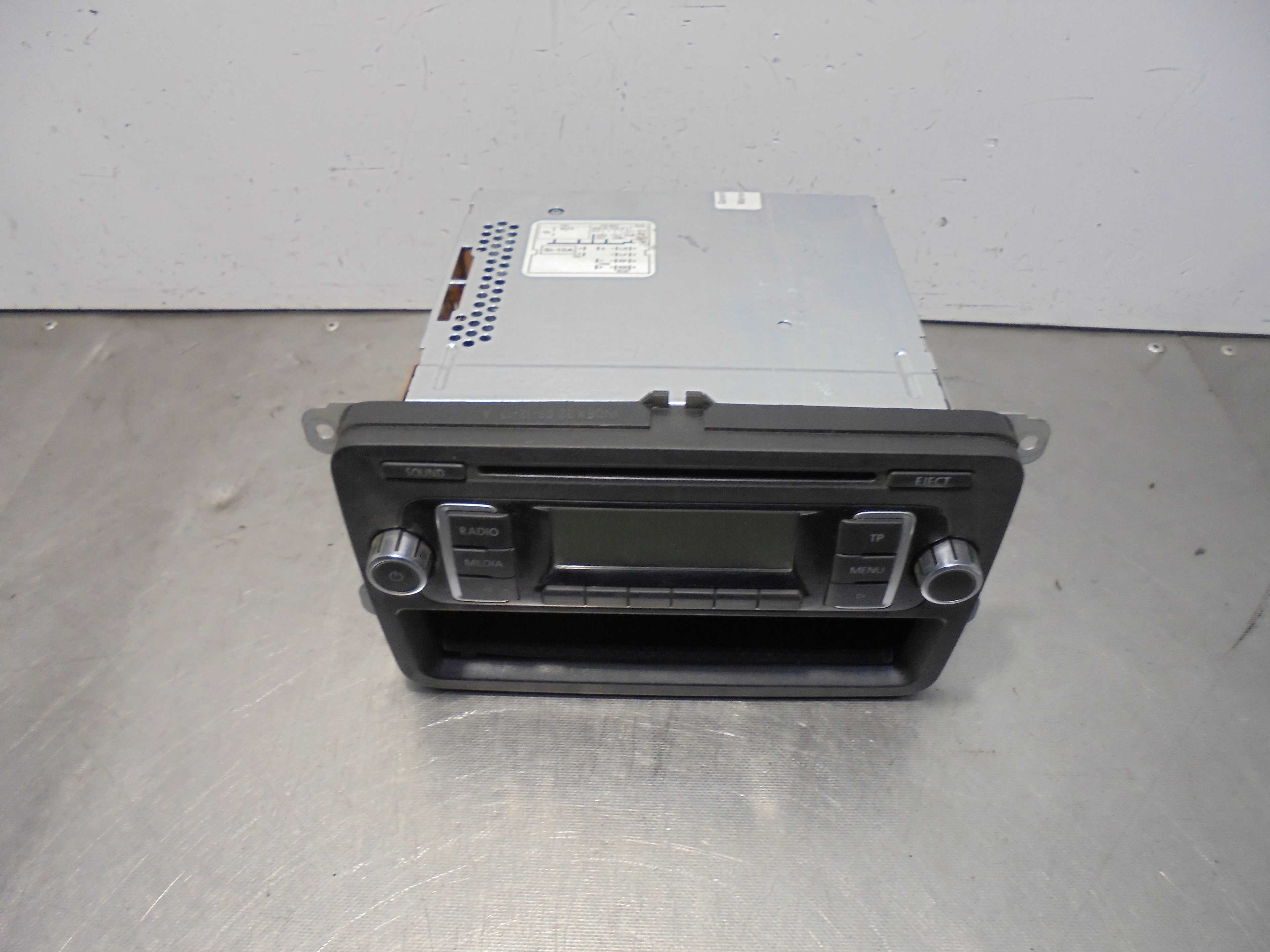 Recambio de sistema audio / radio cd para volkswagen polo (6r1) advance referencia OEM IAM 5M0035156B  