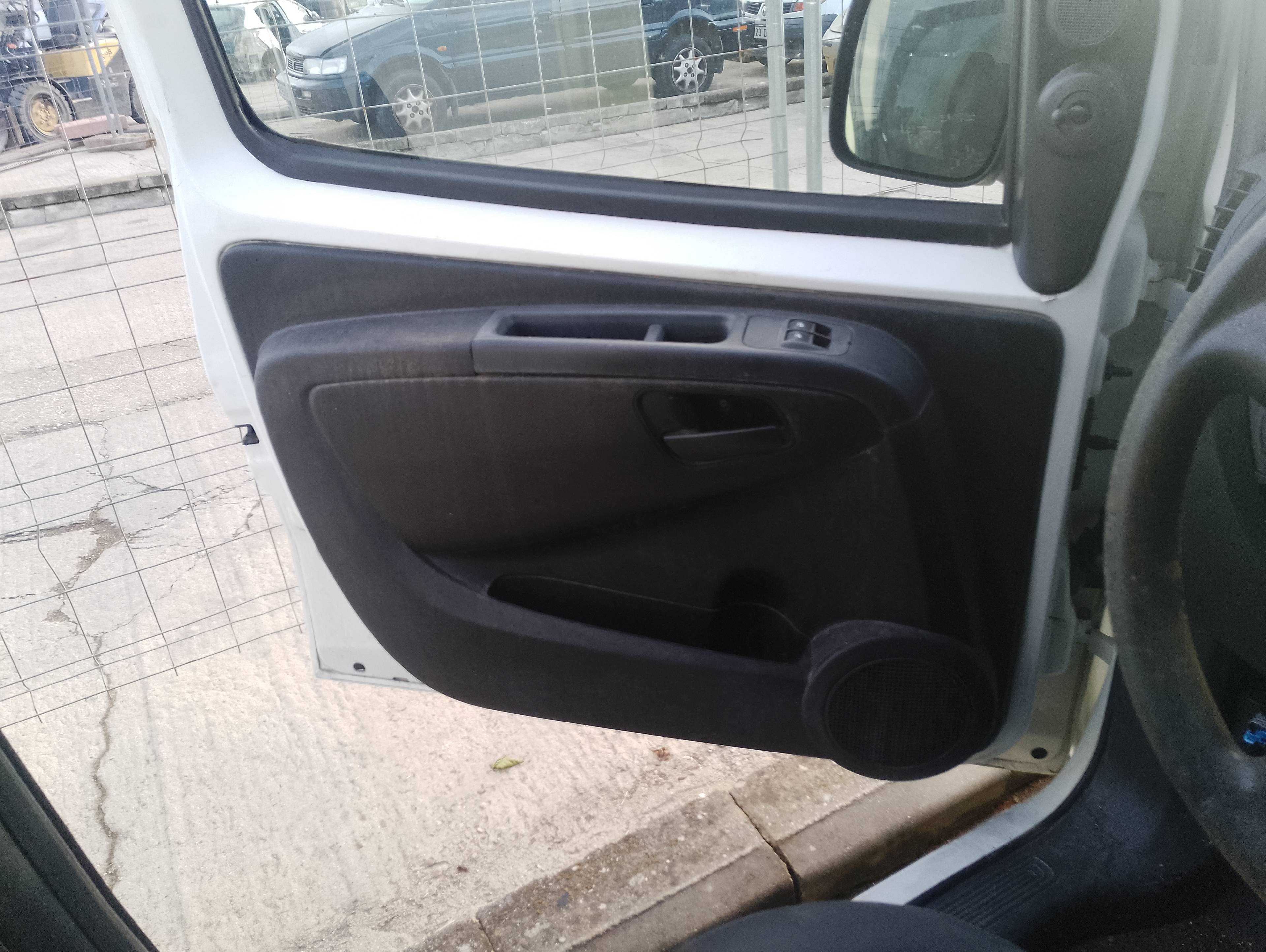 Recambio de guarnecido puerta delantera izquierda para fiat fiorino básico referencia OEM IAM   