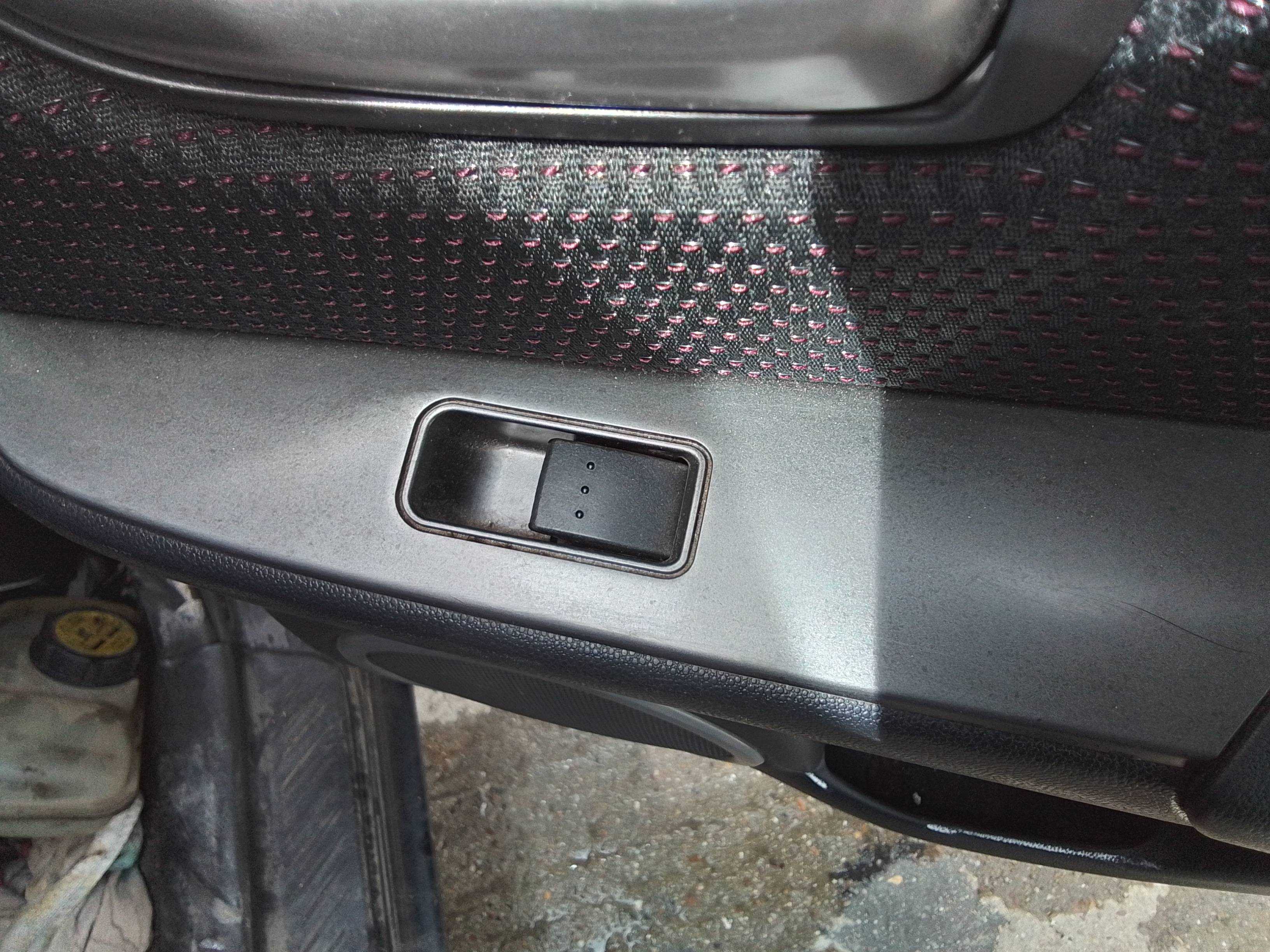 Recambio de mando elevalunas trasero derecho para mazda 3 berlina (bk) 1.6 vvt active referencia OEM IAM   