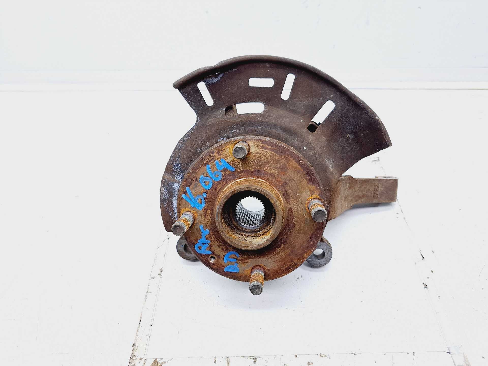 Recambio de mangueta delantera derecha para daewoo tacuma se referencia OEM IAM   