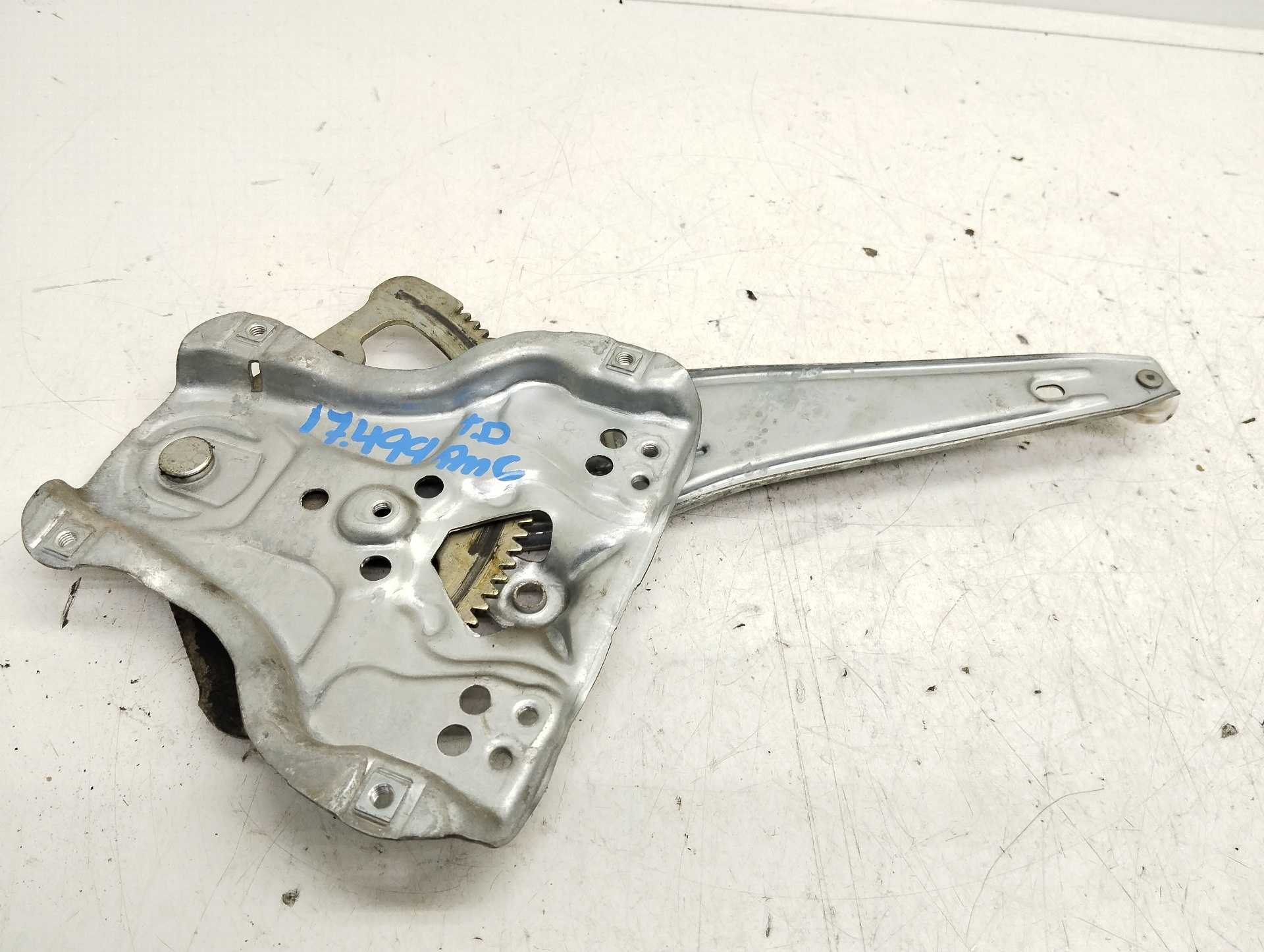 Recambio de elevalunas trasero derecho para toyota corolla (e12) 2.0 turbodiesel cat referencia OEM IAM   