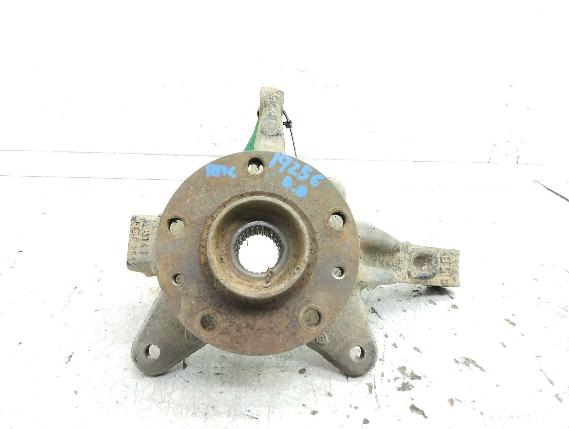 Recambio de mangueta delantera derecha para renault kangoo dynamique acción especial referencia OEM IAM  8200755590 