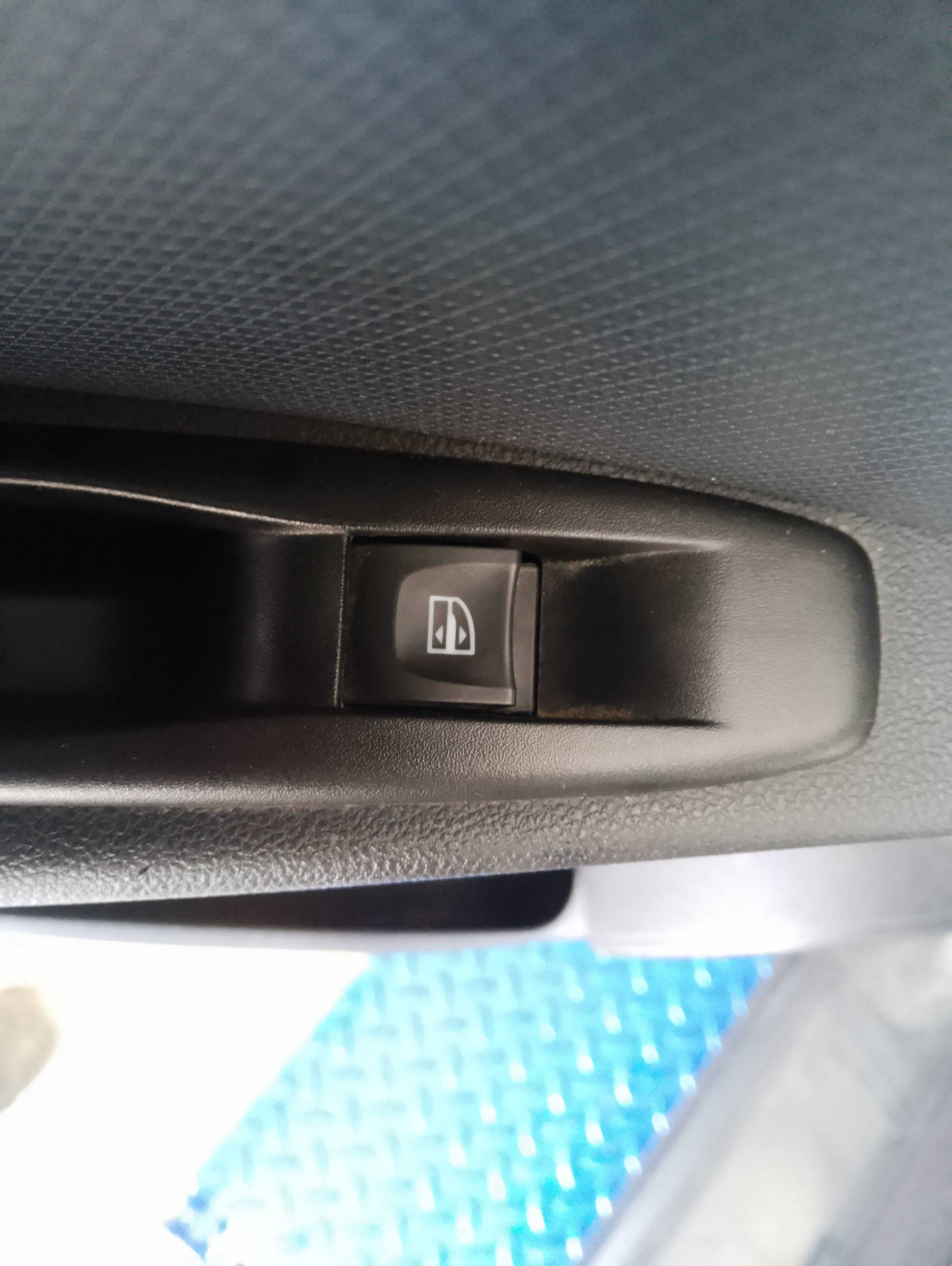 Recambio de mando elevalunas trasero izquierdo para renault clio iv 1.0 tce referencia OEM IAM   