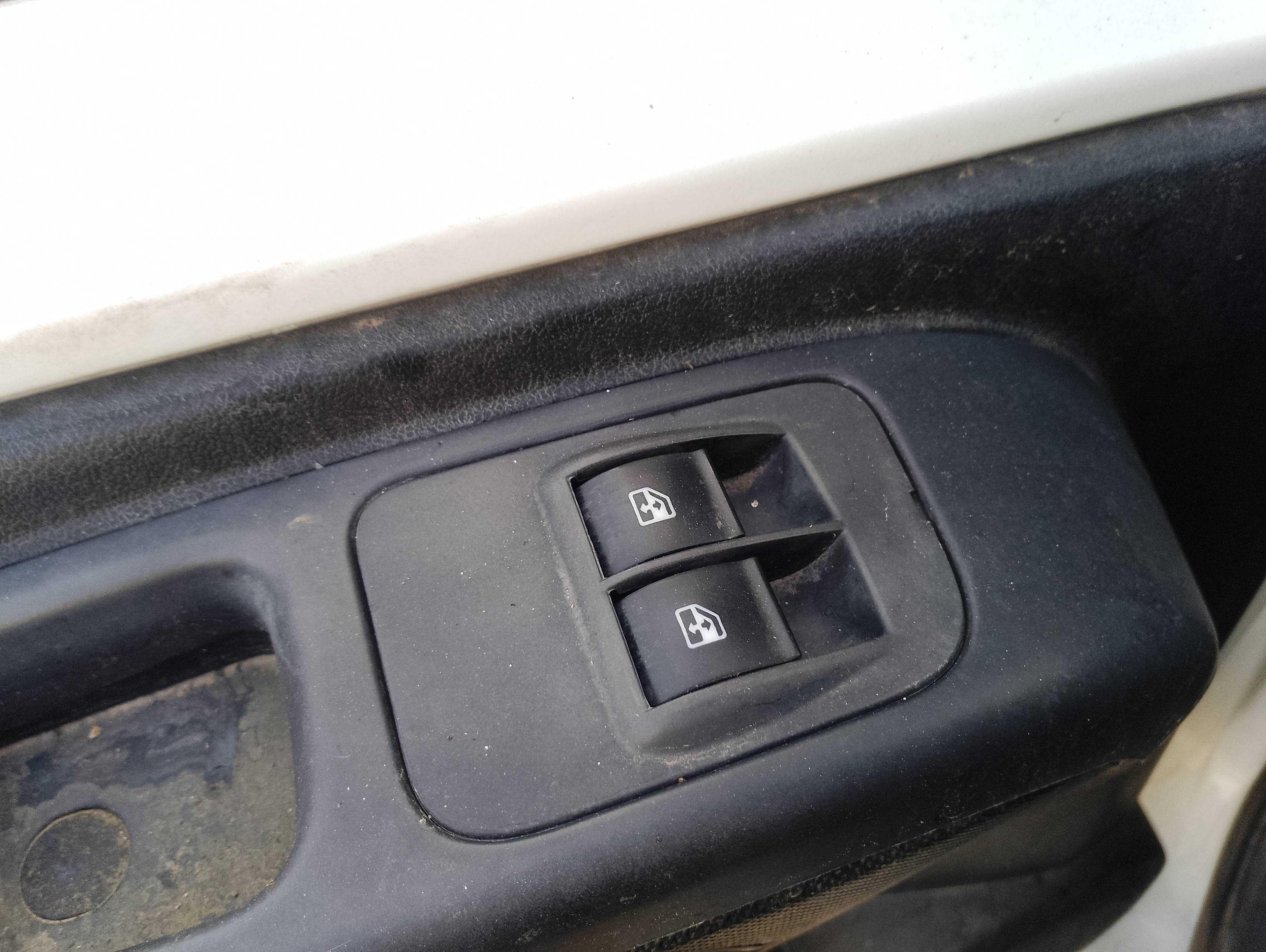 Recambio de mando elevalunas delantero izquierdo para fiat fiorino básico referencia OEM IAM   