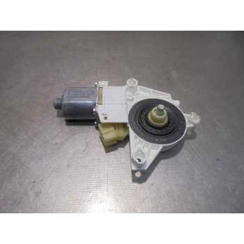 MOTOR ELEVALUNAS TRASERO DERECHO 0130822442 