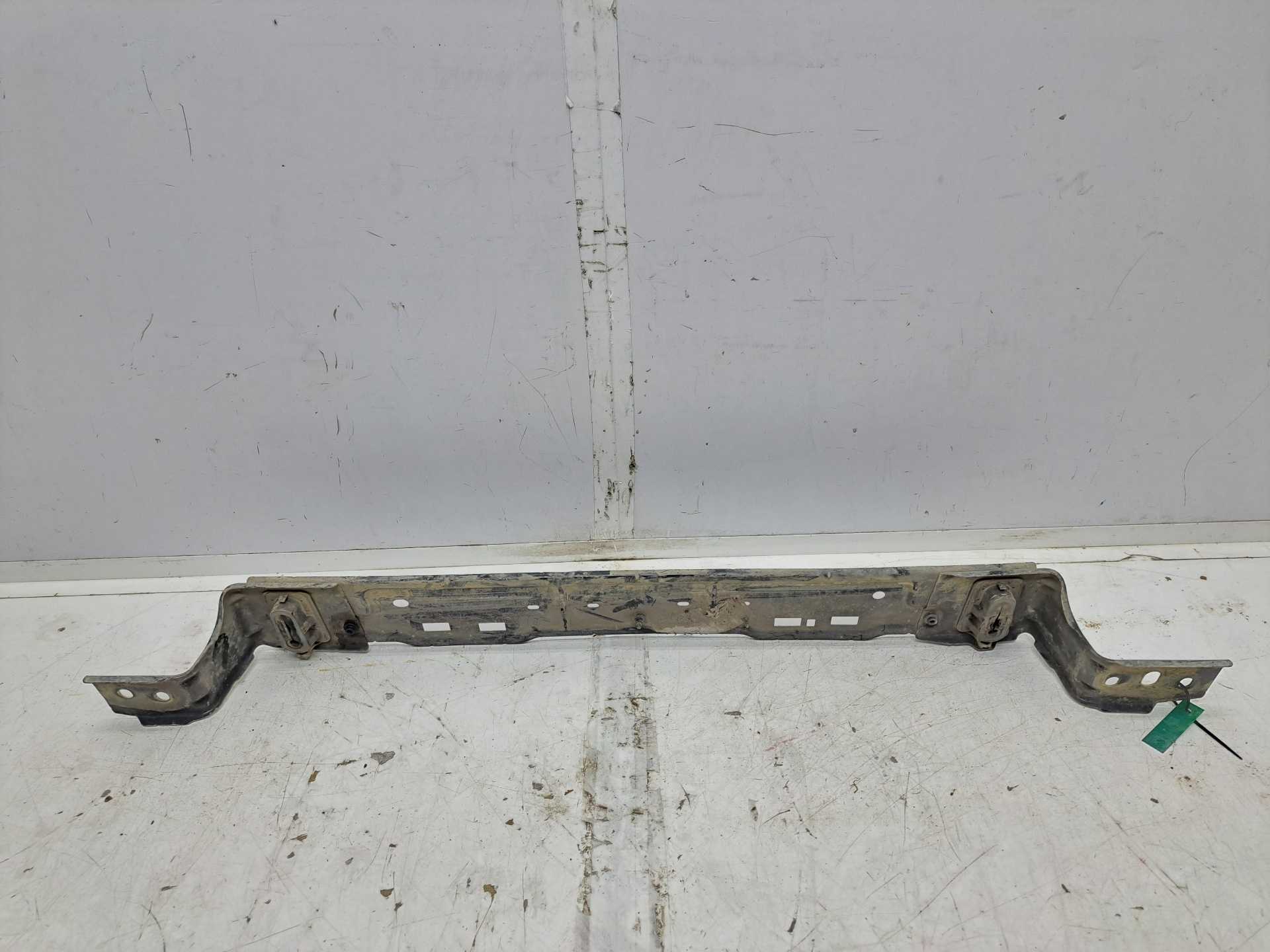 Recambio de travesaño inferior para peugeot 308 active referencia OEM IAM 8907638001  