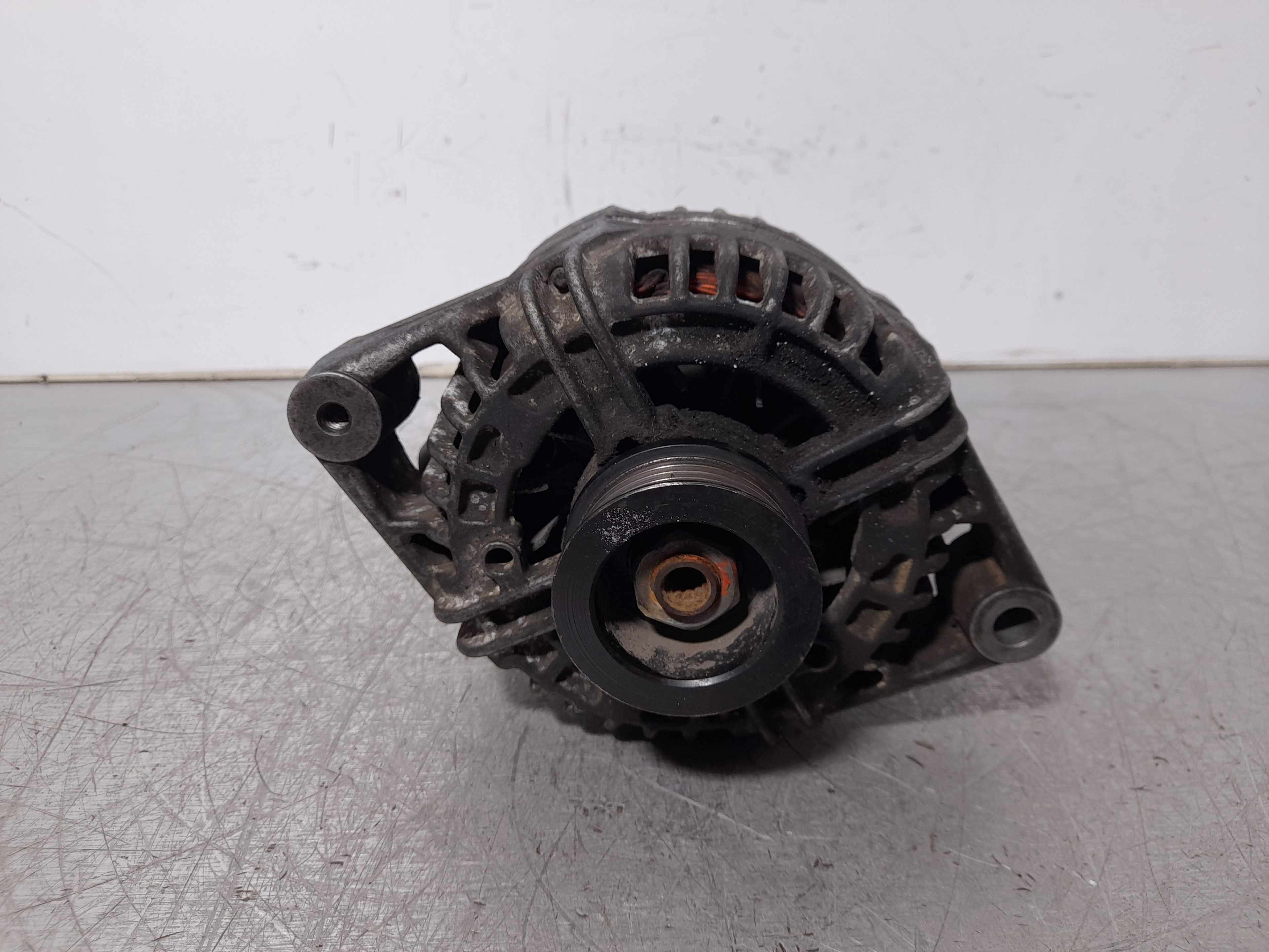 Recambio de alternador para opel meriva 1.6 16v referencia OEM IAM 0124425009 BOSCH 120A