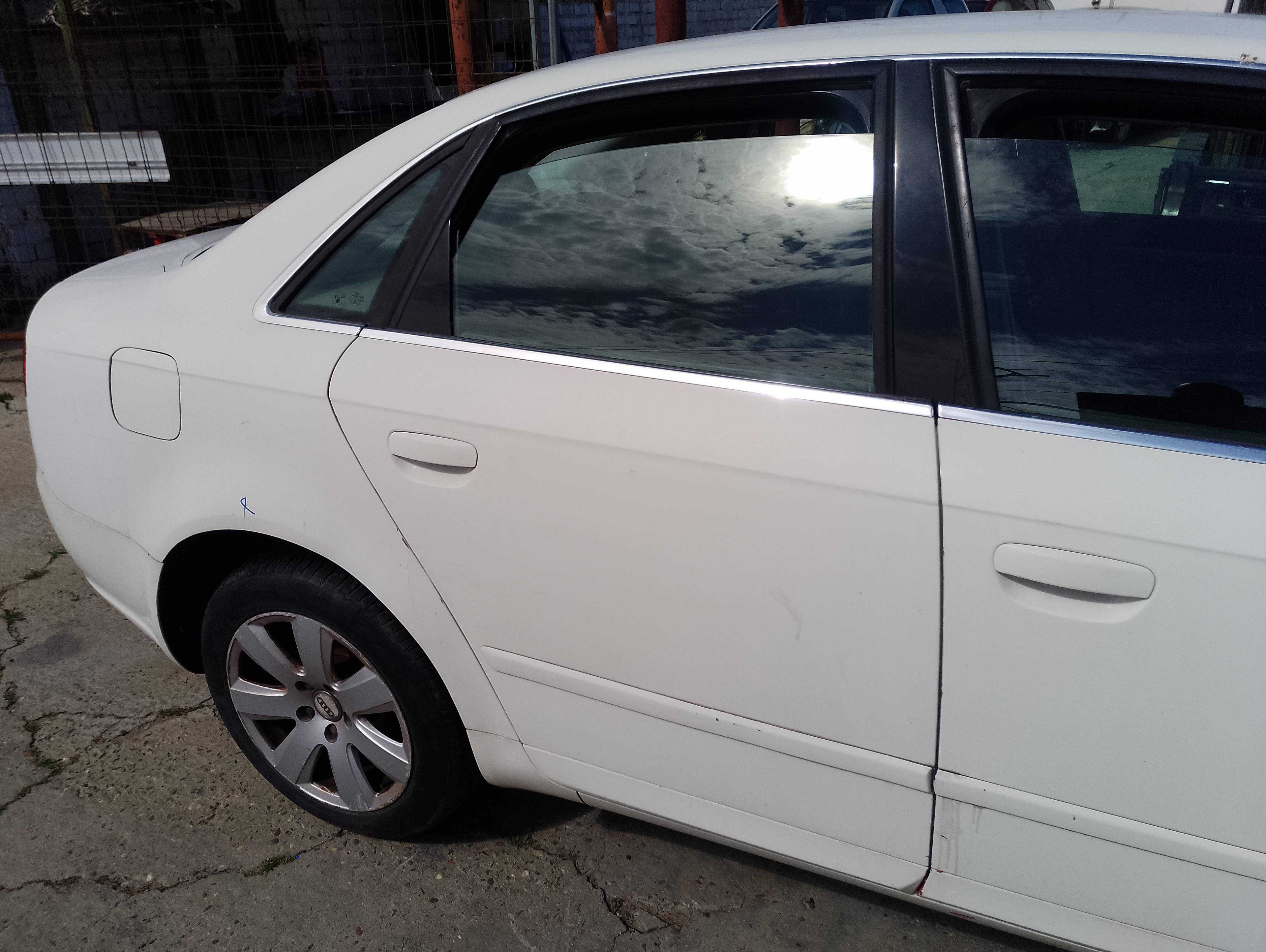 Recambio de puerta trasera derecha para audi a4 avant (8e) 2.0 tdi referencia OEM IAM   