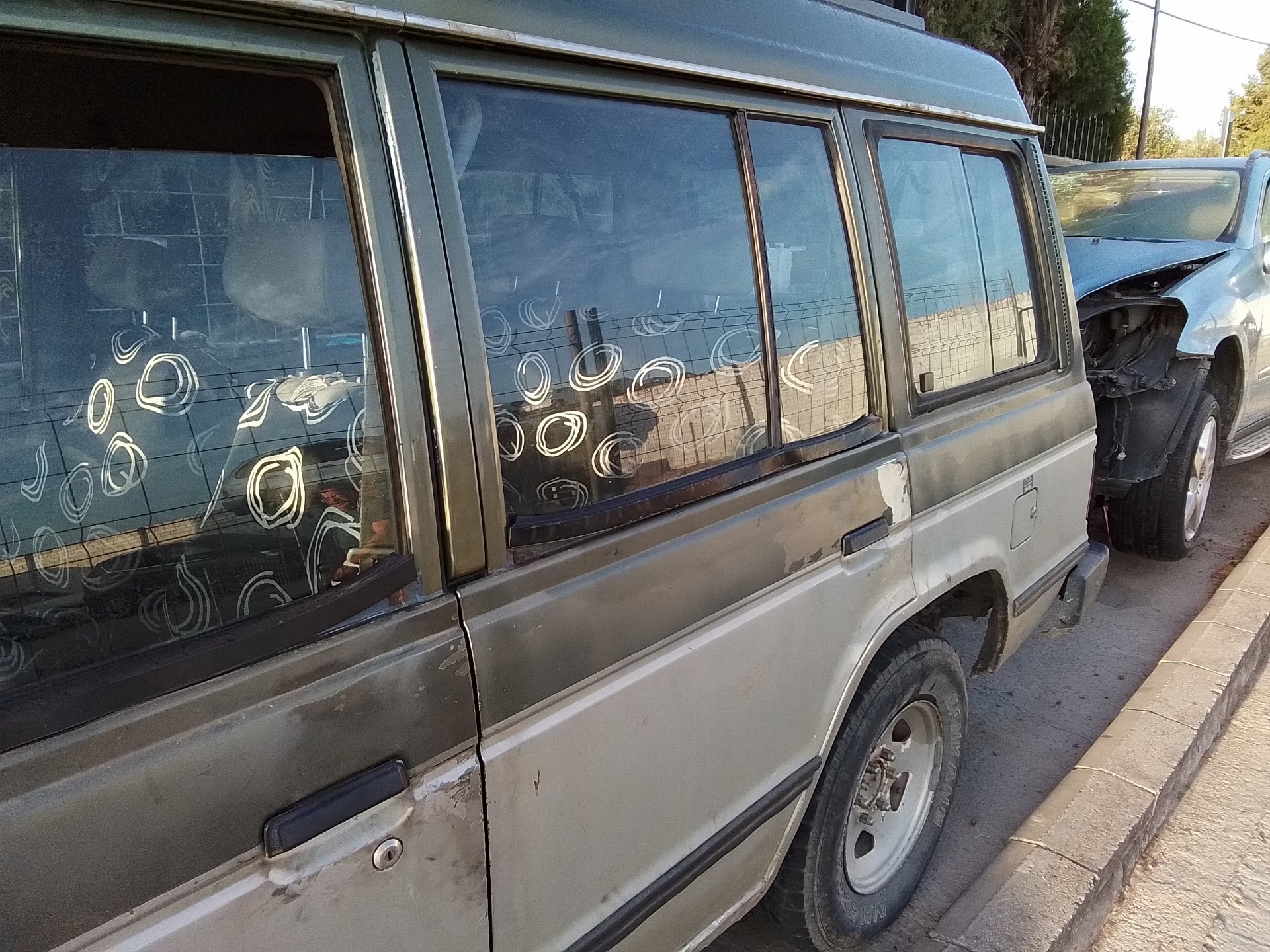 Recambio de puerta trasera izquierda para mitsubishi pajero 2.3 diesel referencia OEM IAM   