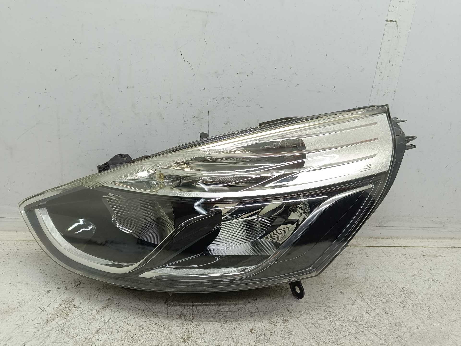 Recambio de faro izquierdo para renault clio iv 1.5 dci referencia OEM IAM 260601850R  