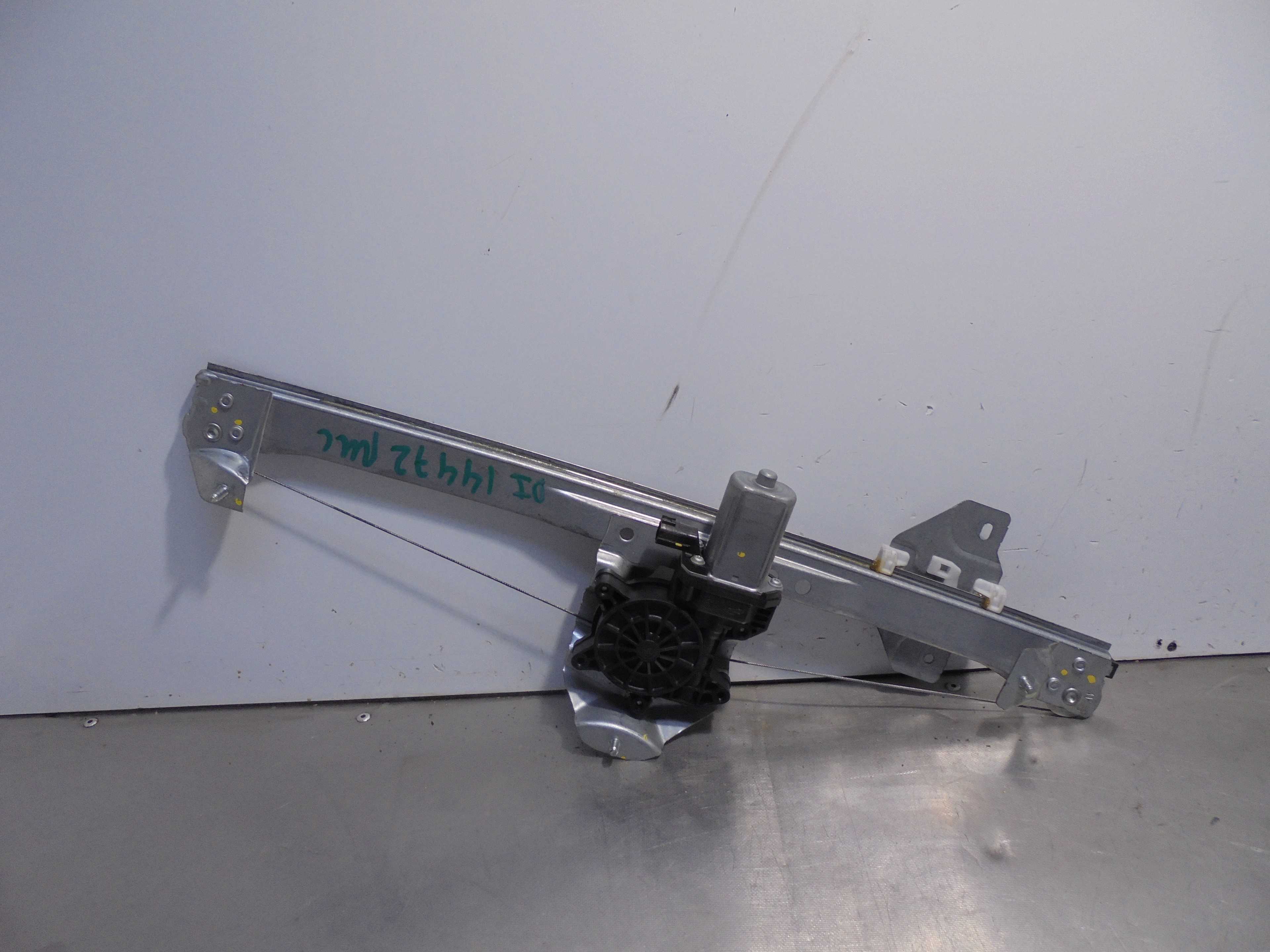 Recambio de elevalunas delantero izquierdo para renault express referencia OEM IAM 128001472B ELECTRICO 