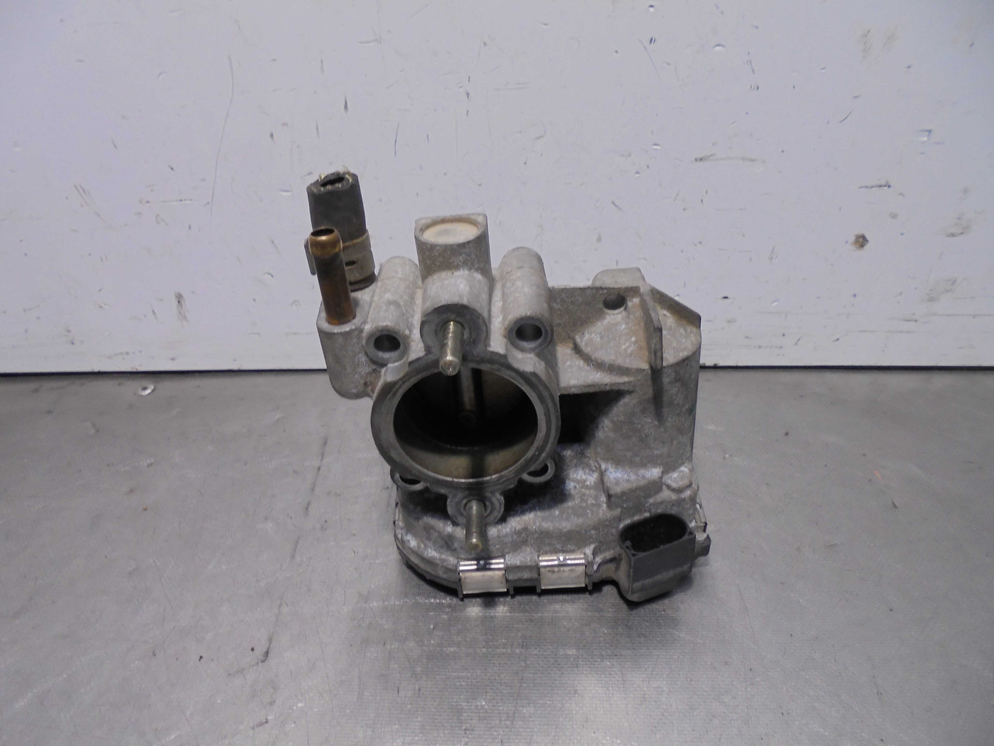 Recambio de caja mariposa para opel agila básico referencia OEM IAM 028075004 BOSCH 