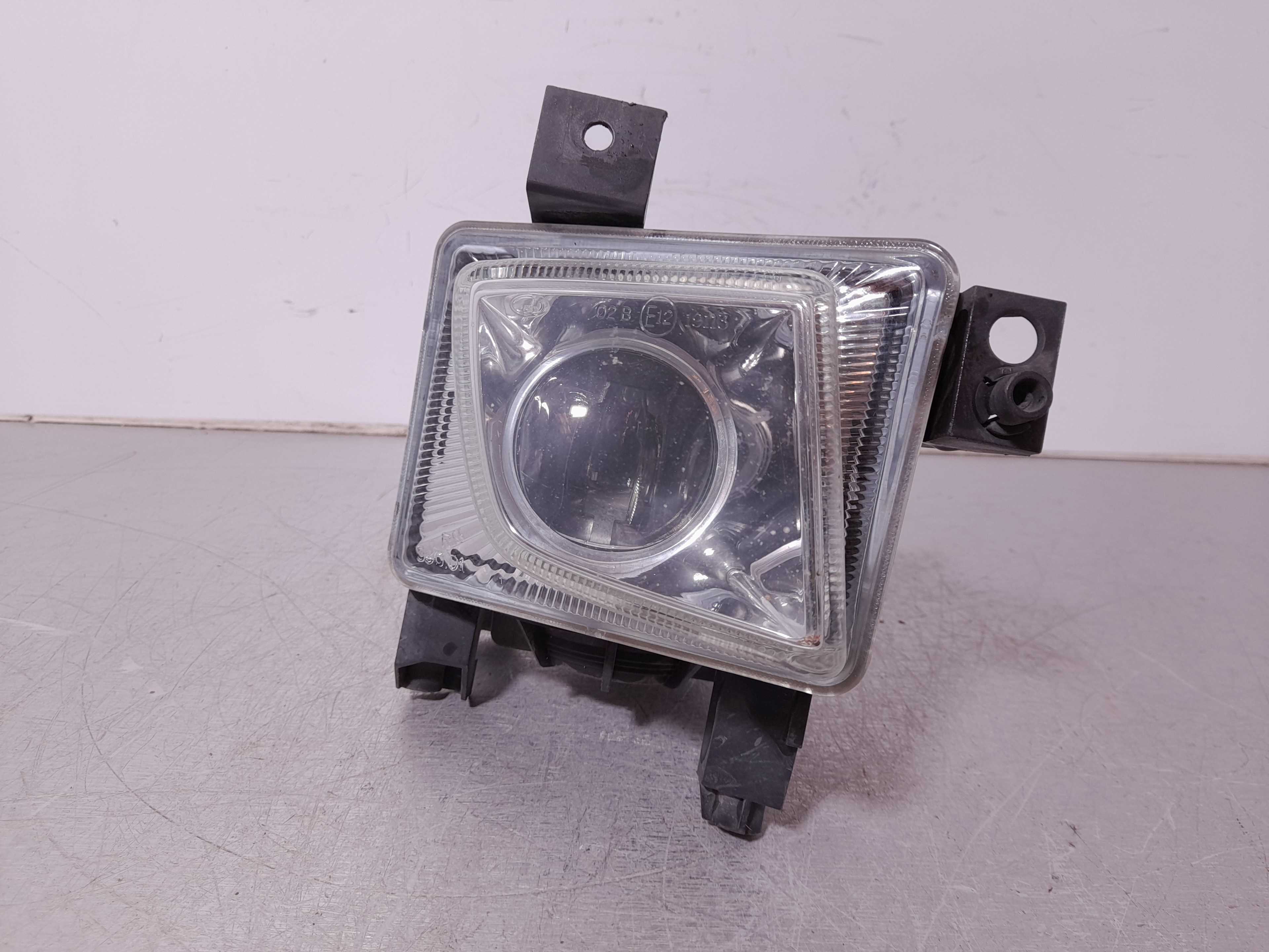 Recambio de faro antiniebla derecho para opel vectra c berlina club referencia OEM IAM 093172405  