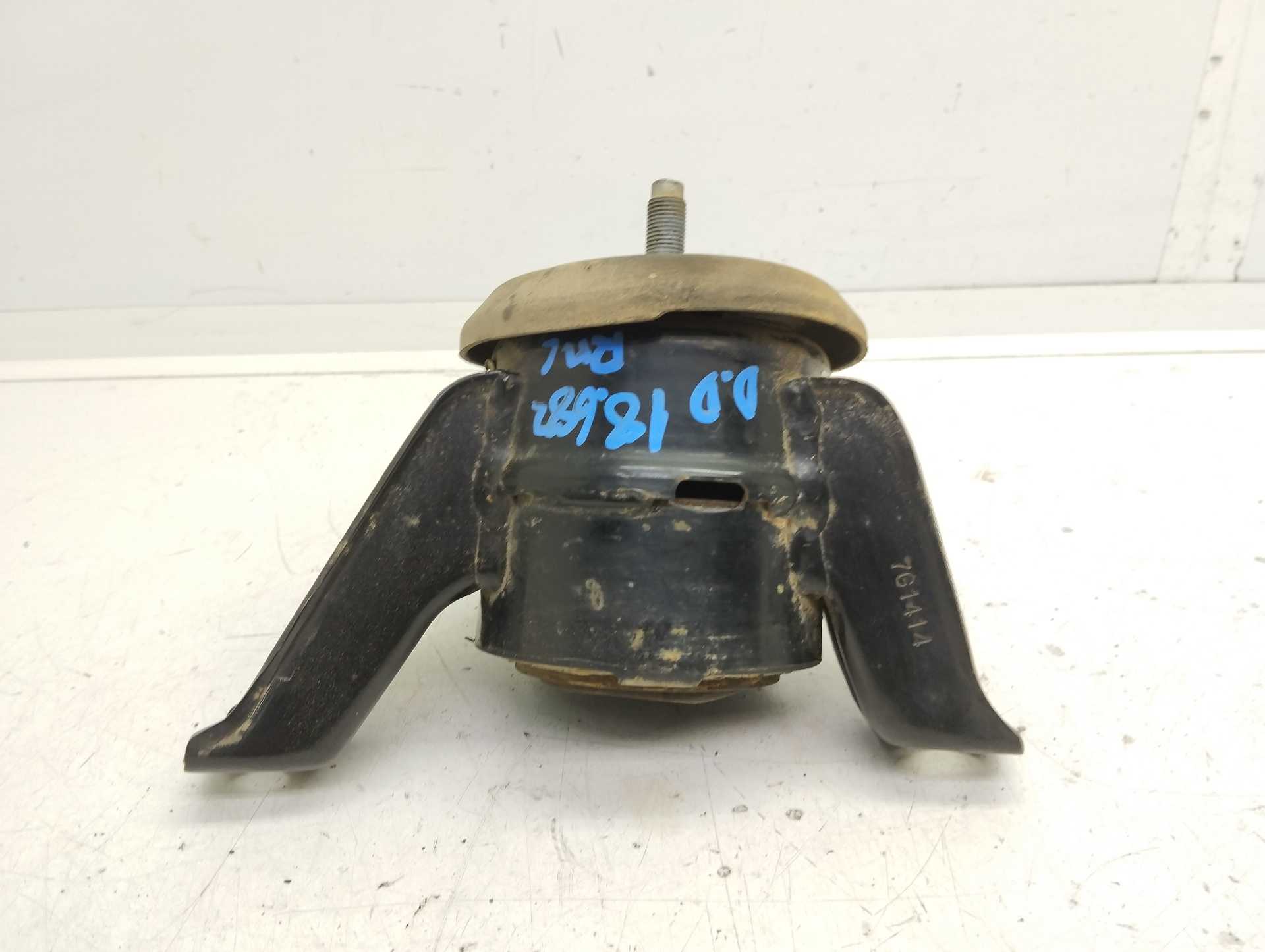 Recambio de soporte motor derecho para hyundai tucson classic blue referencia OEM IAM 21810D3200  