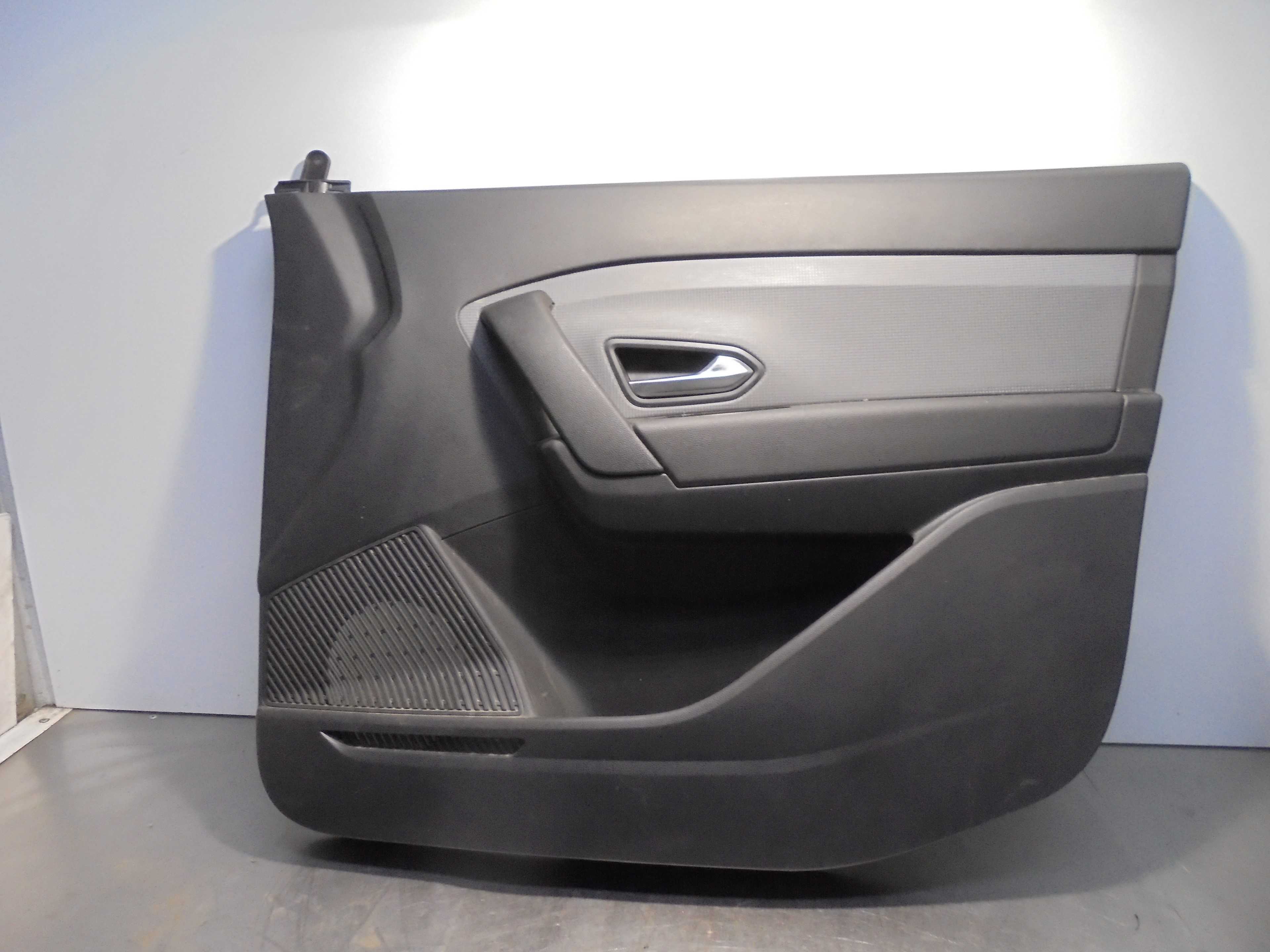 Recambio de guarnecido puerta delantera derecha para renault express referencia OEM IAM 809004853R  