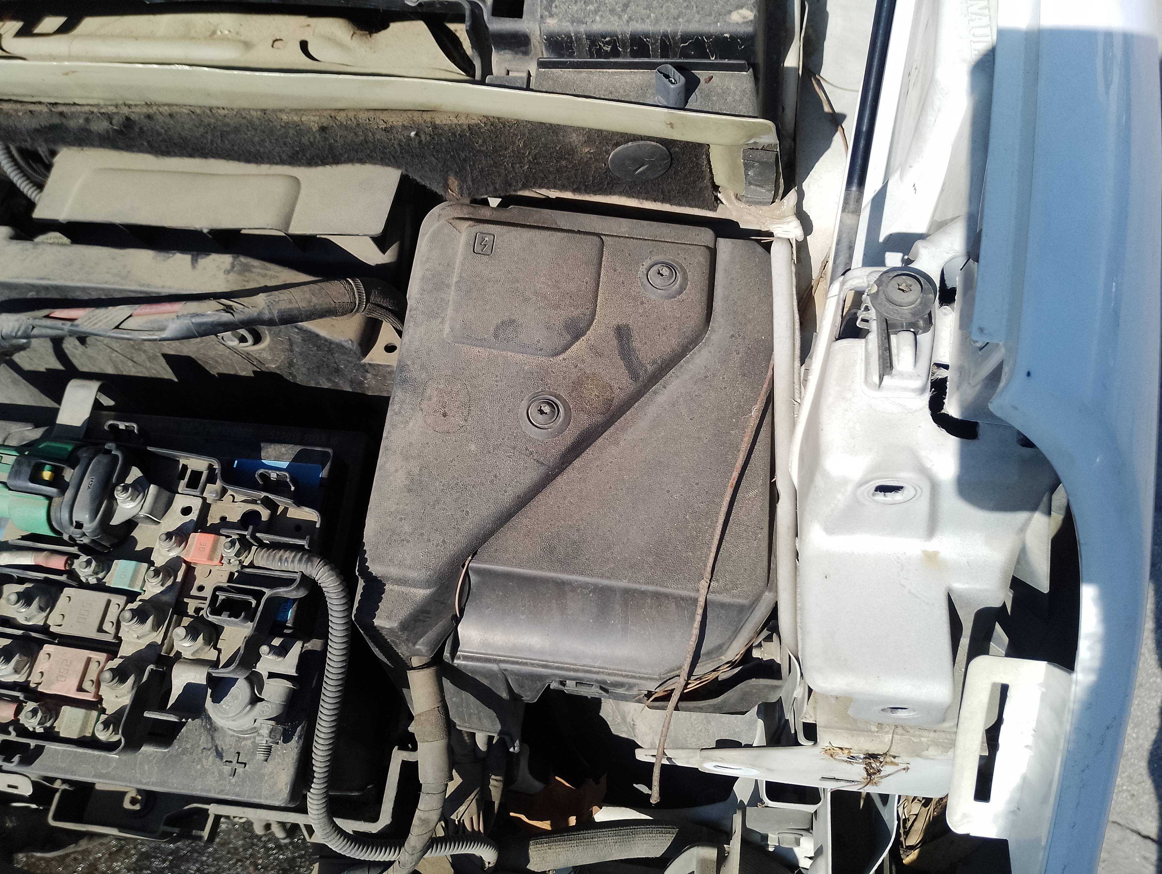 Recambio de caja reles / fusibles para renault kangoo expression referencia OEM IAM   