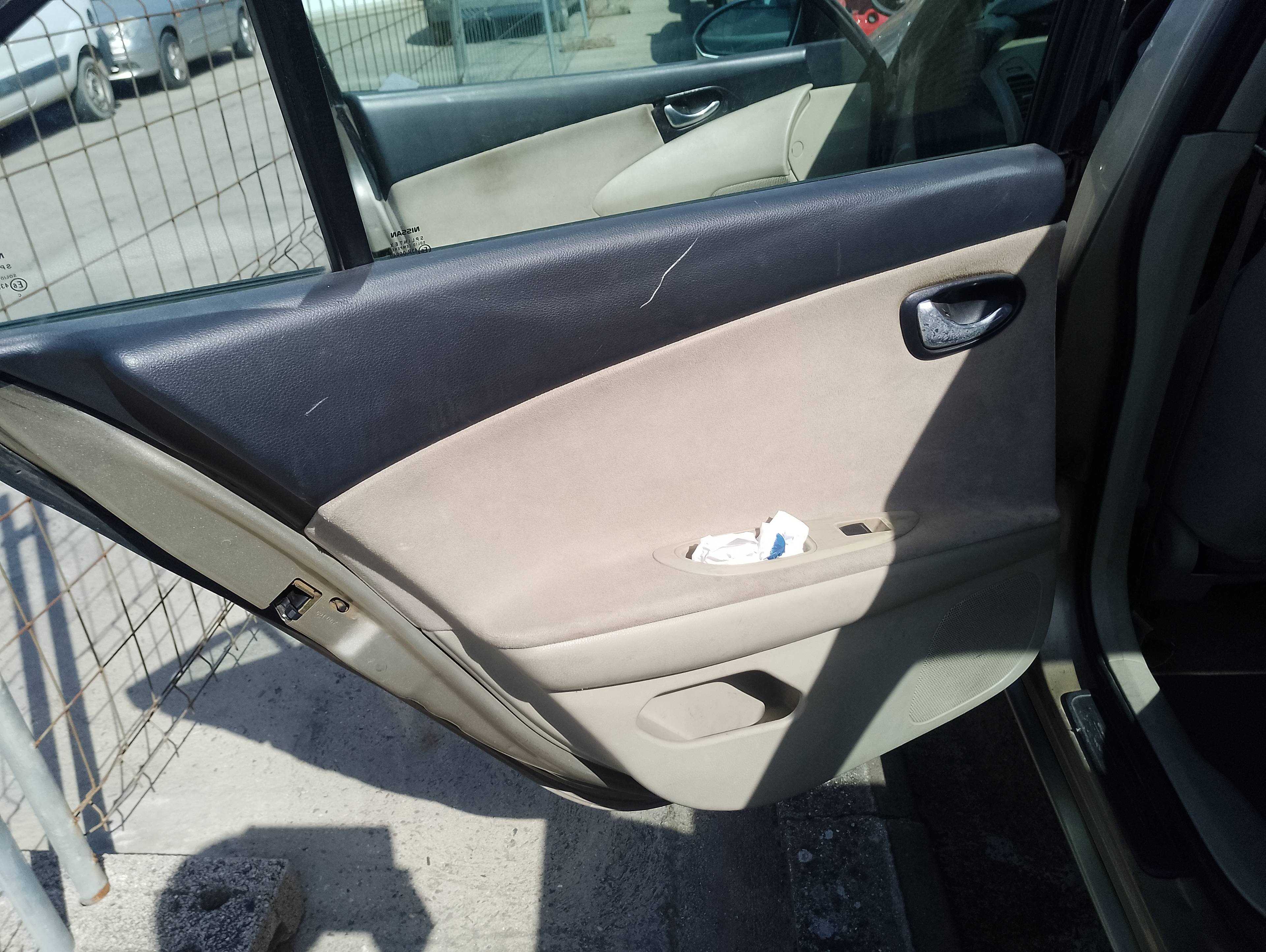 Recambio de guarnecido puerta trasera izquierda para nissan primera berlina (p12) acenta referencia OEM IAM   