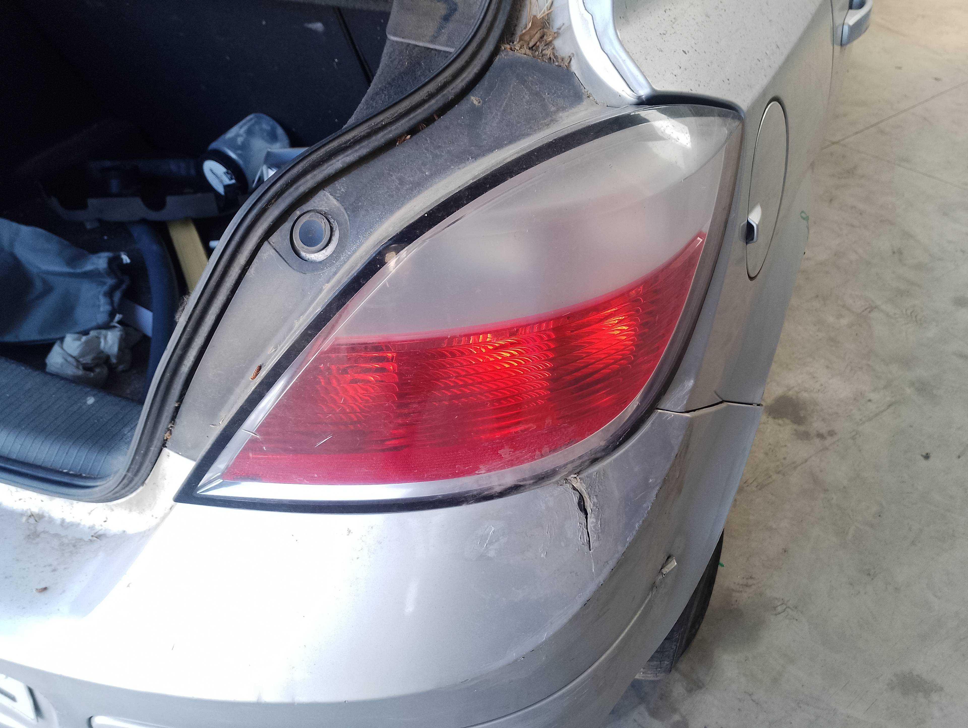 Recambio de piloto trasero derecho para opel astra h berlina elegance referencia OEM IAM   
