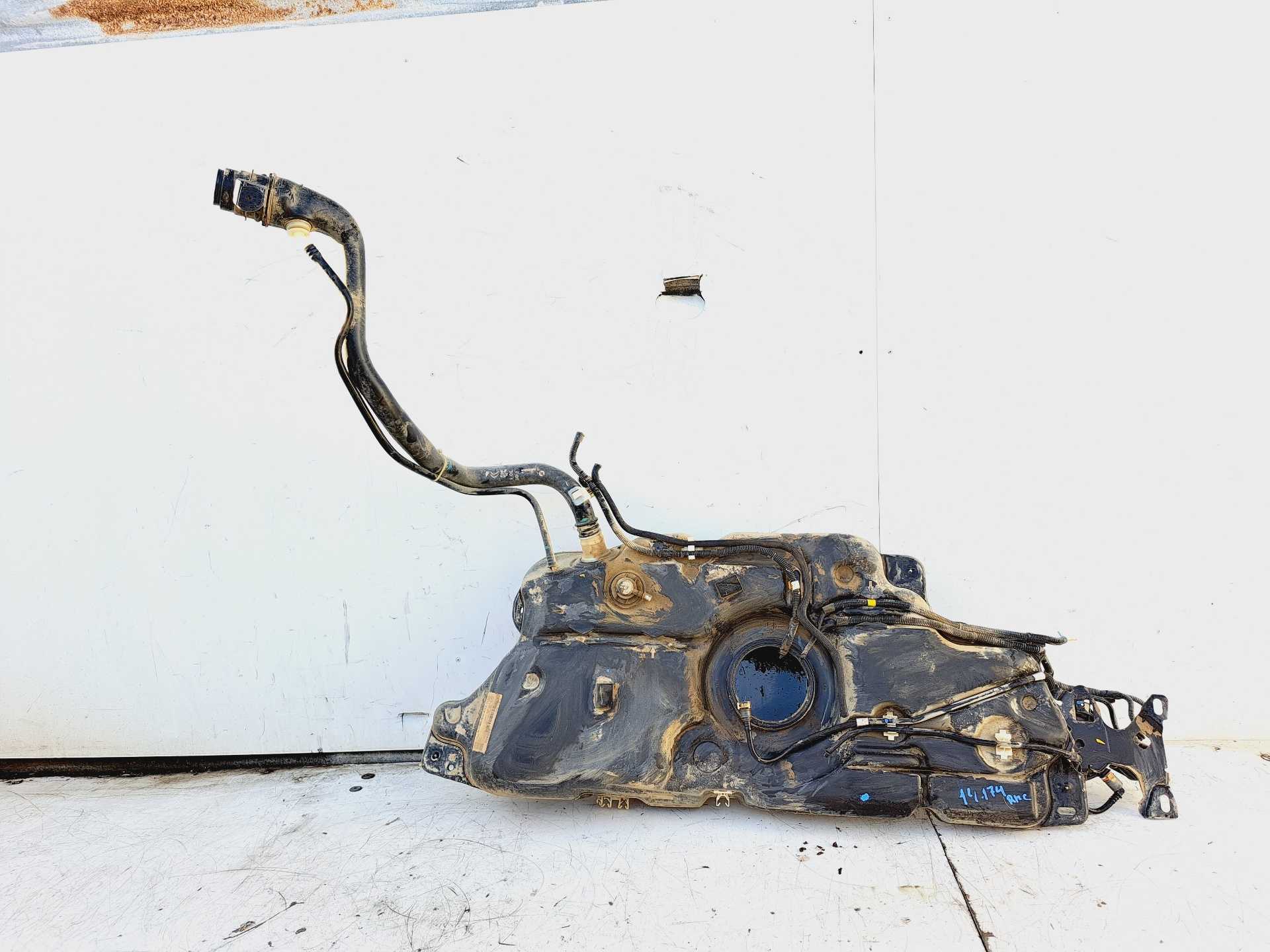 Recambio de deposito combustible para peugeot 3008 active referencia OEM IAM 9813214580  